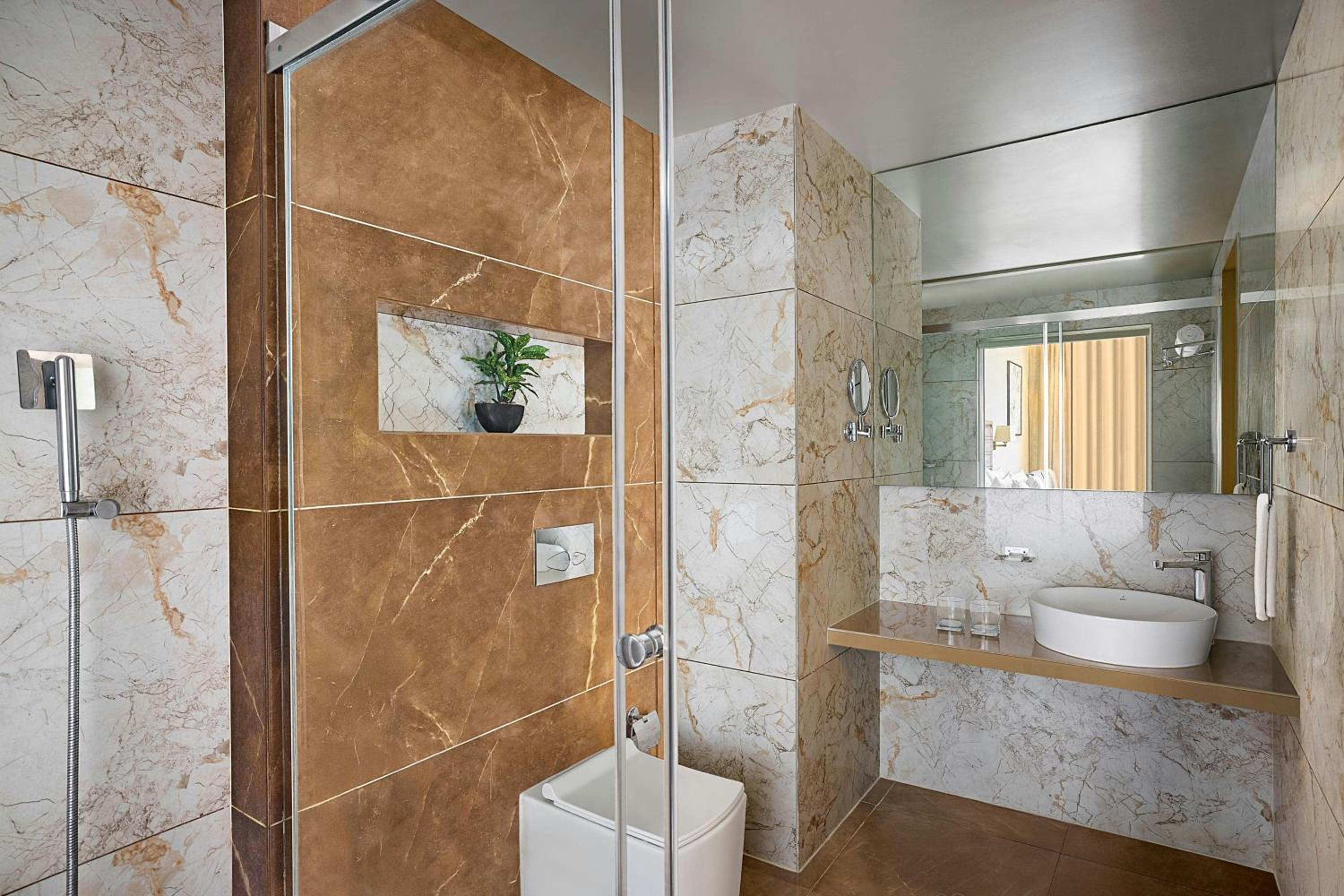 Fern Classic King Room with Mountain View photo 2