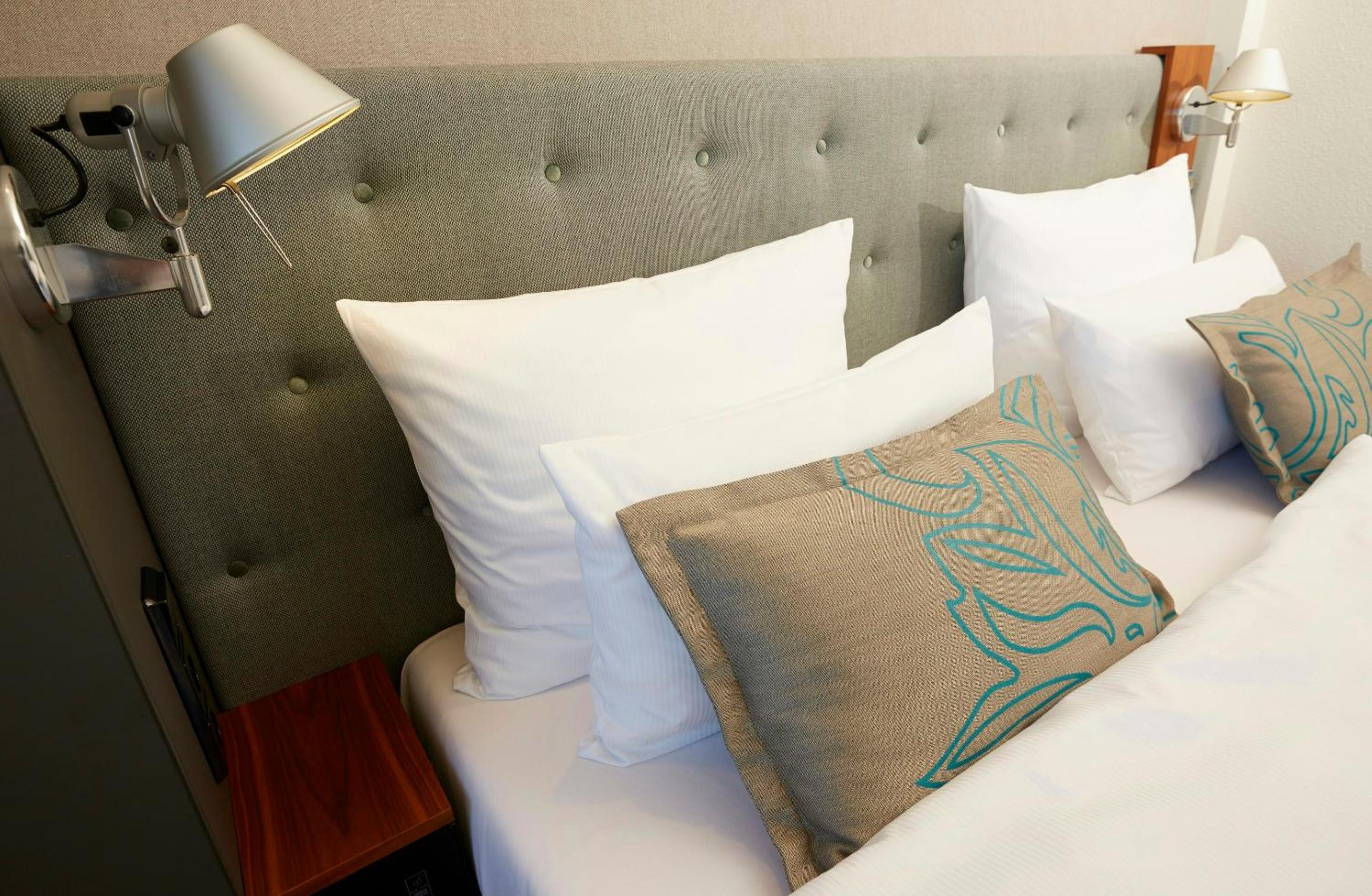 Deluxe Room (2 Adults + 1 Child) photo 1