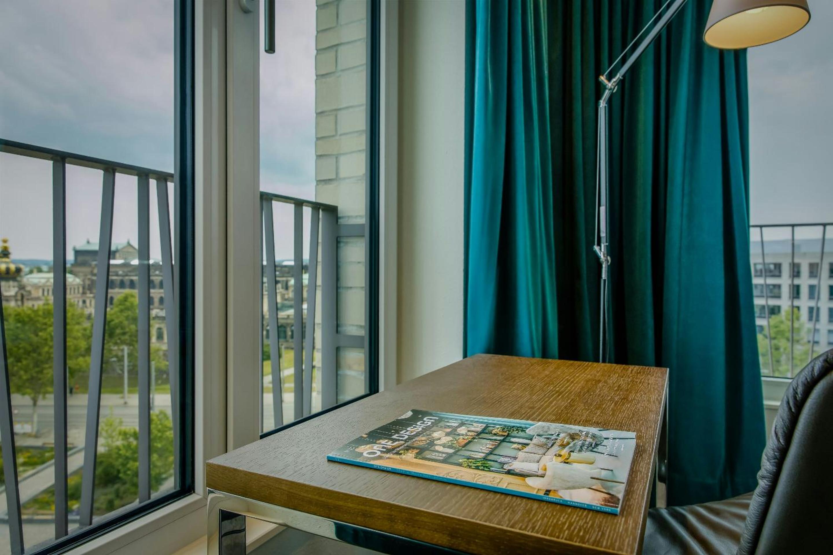 Superior King Room with view photo 3