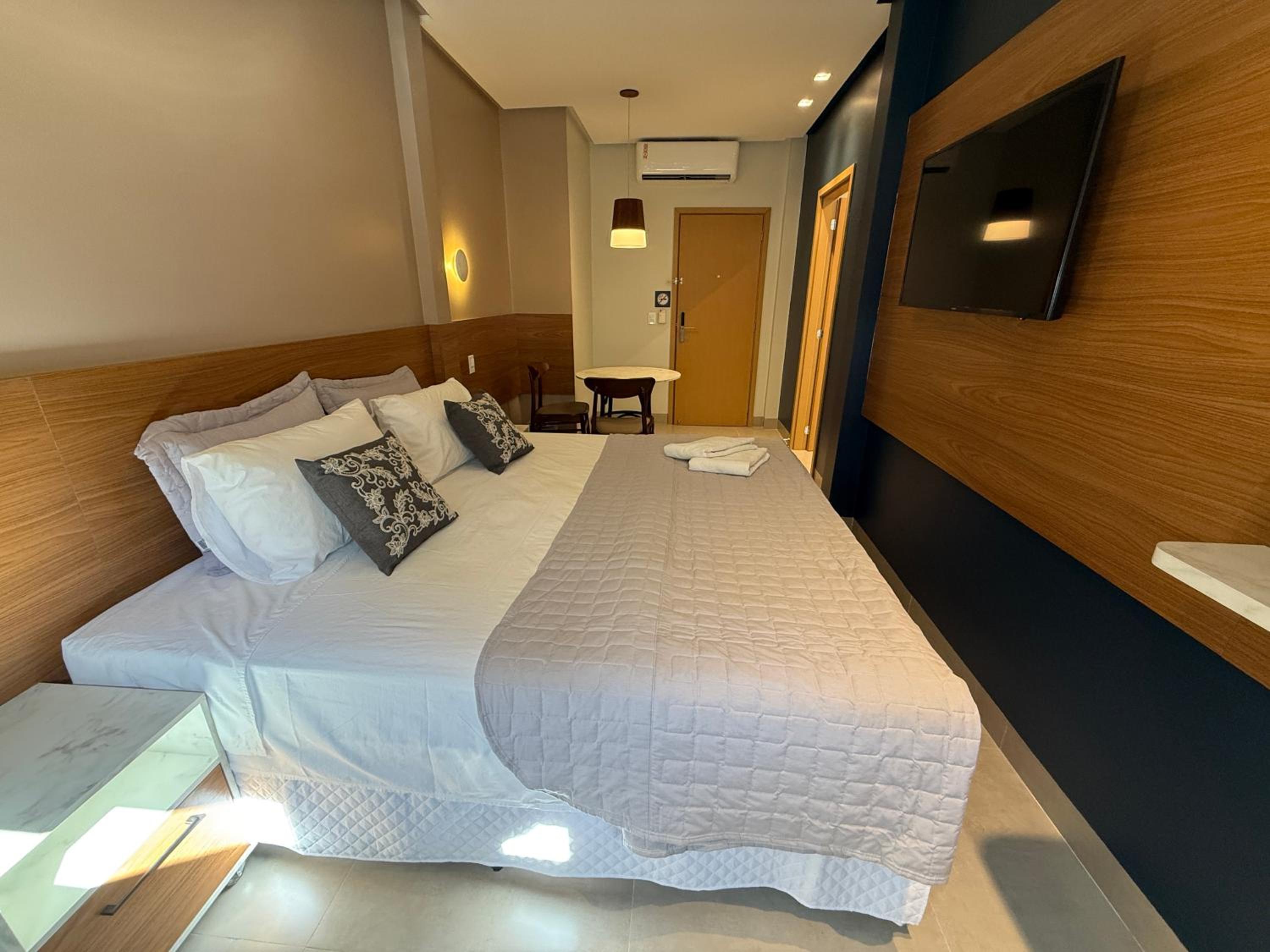 Suite - Photo 1