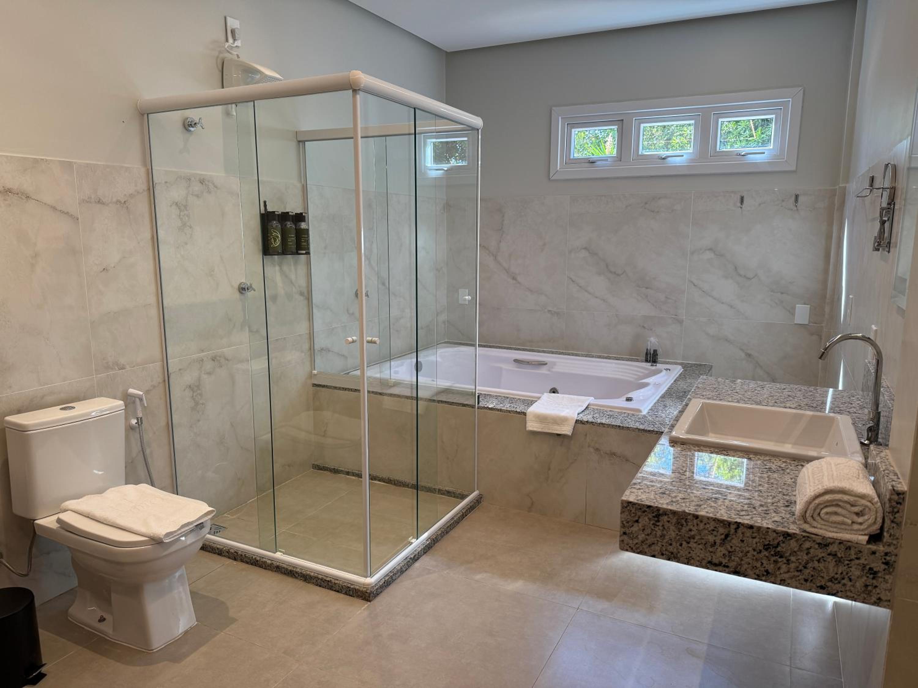 Suite - Photo 6