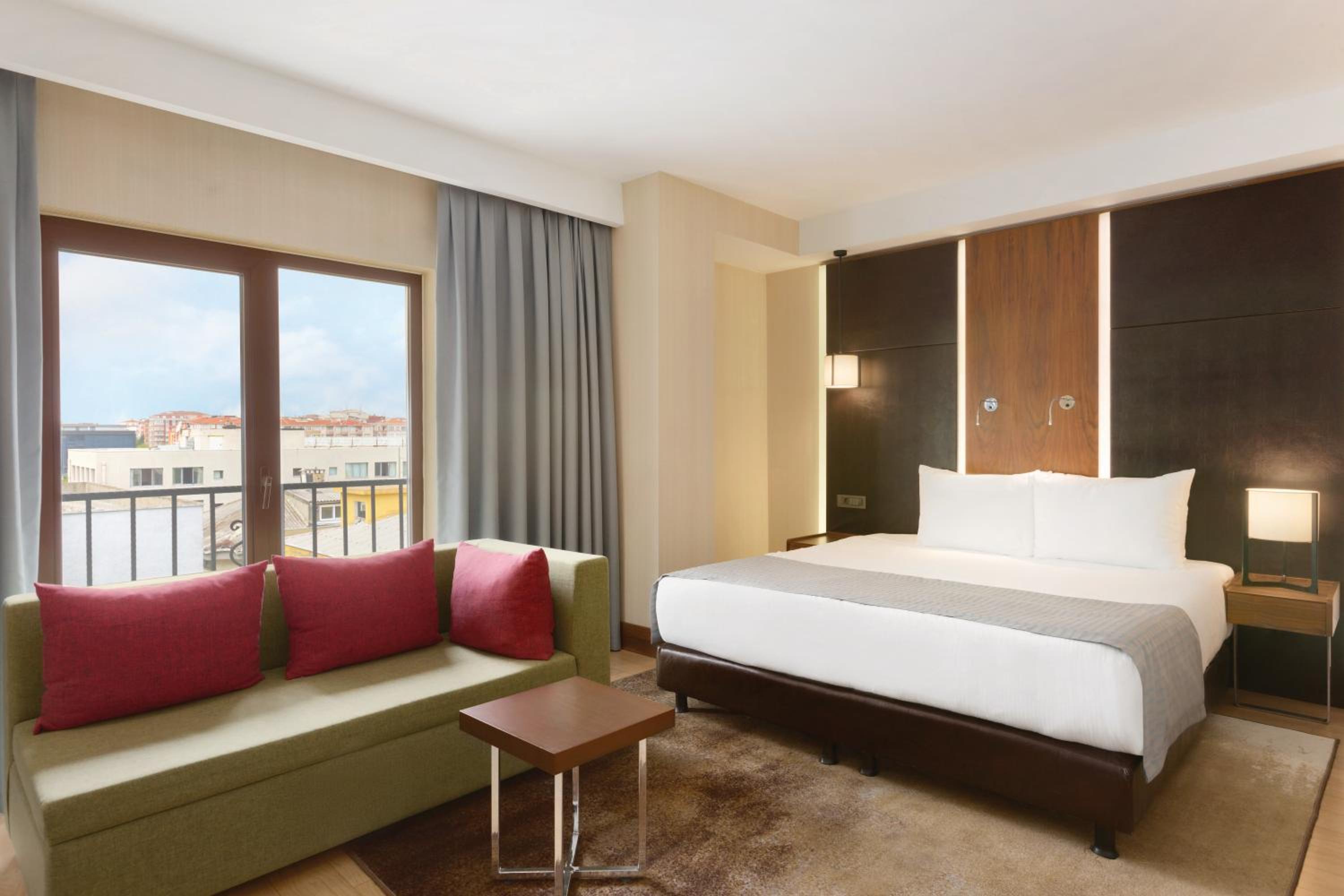 Deluxe King Room photo 1