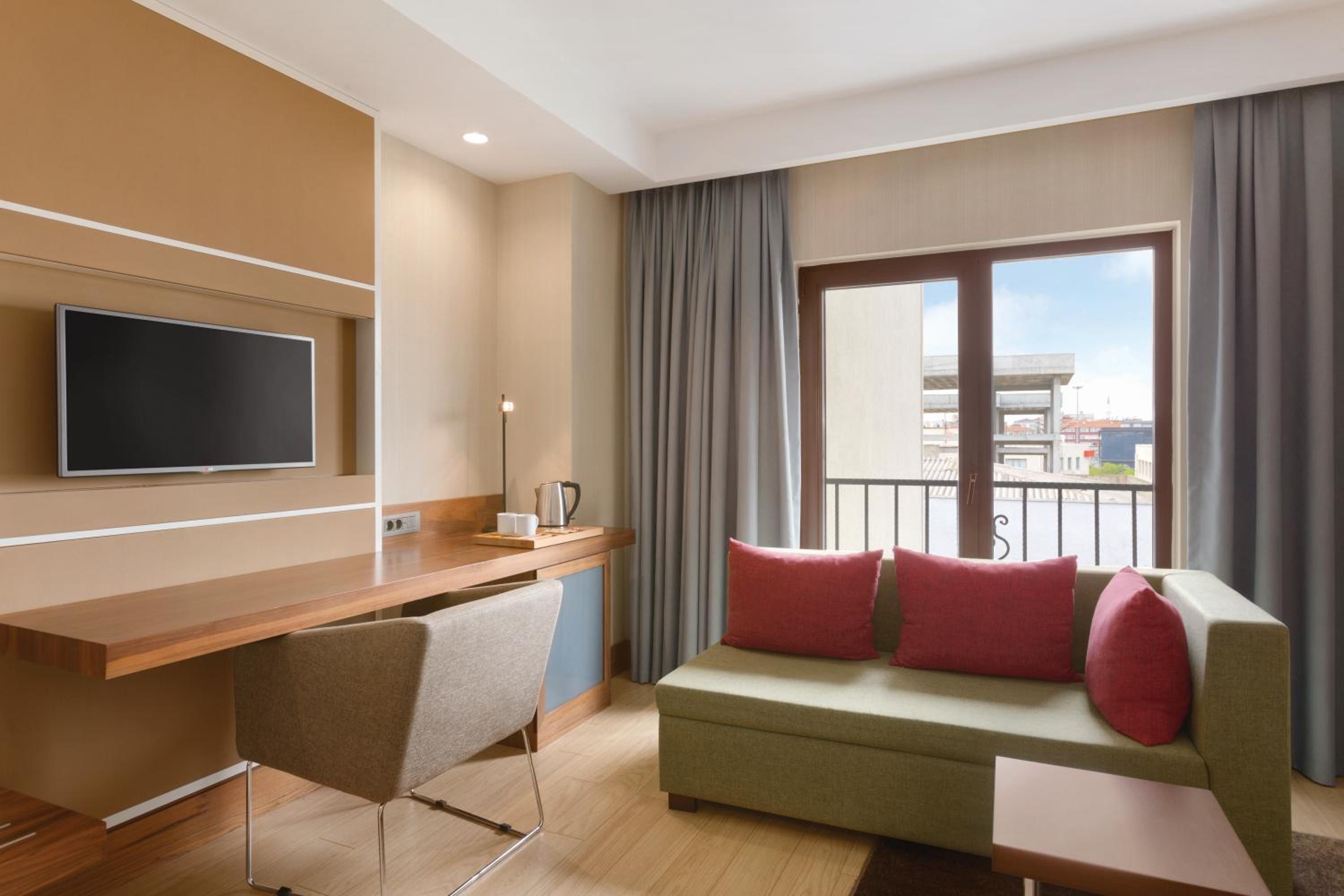 Deluxe King Room photo 3
