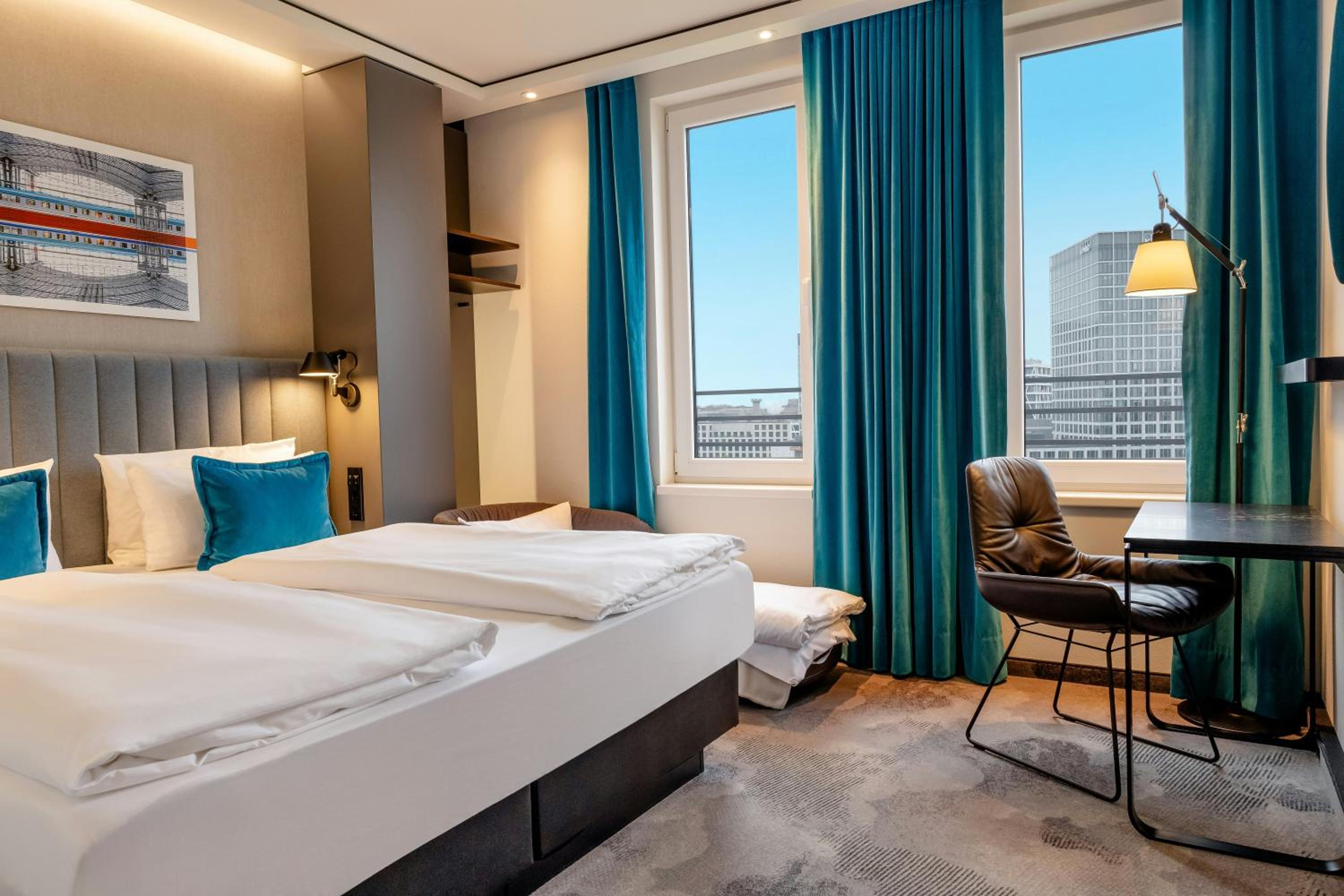 Deluxe Room (2 Adults + 1 Child) photo 2