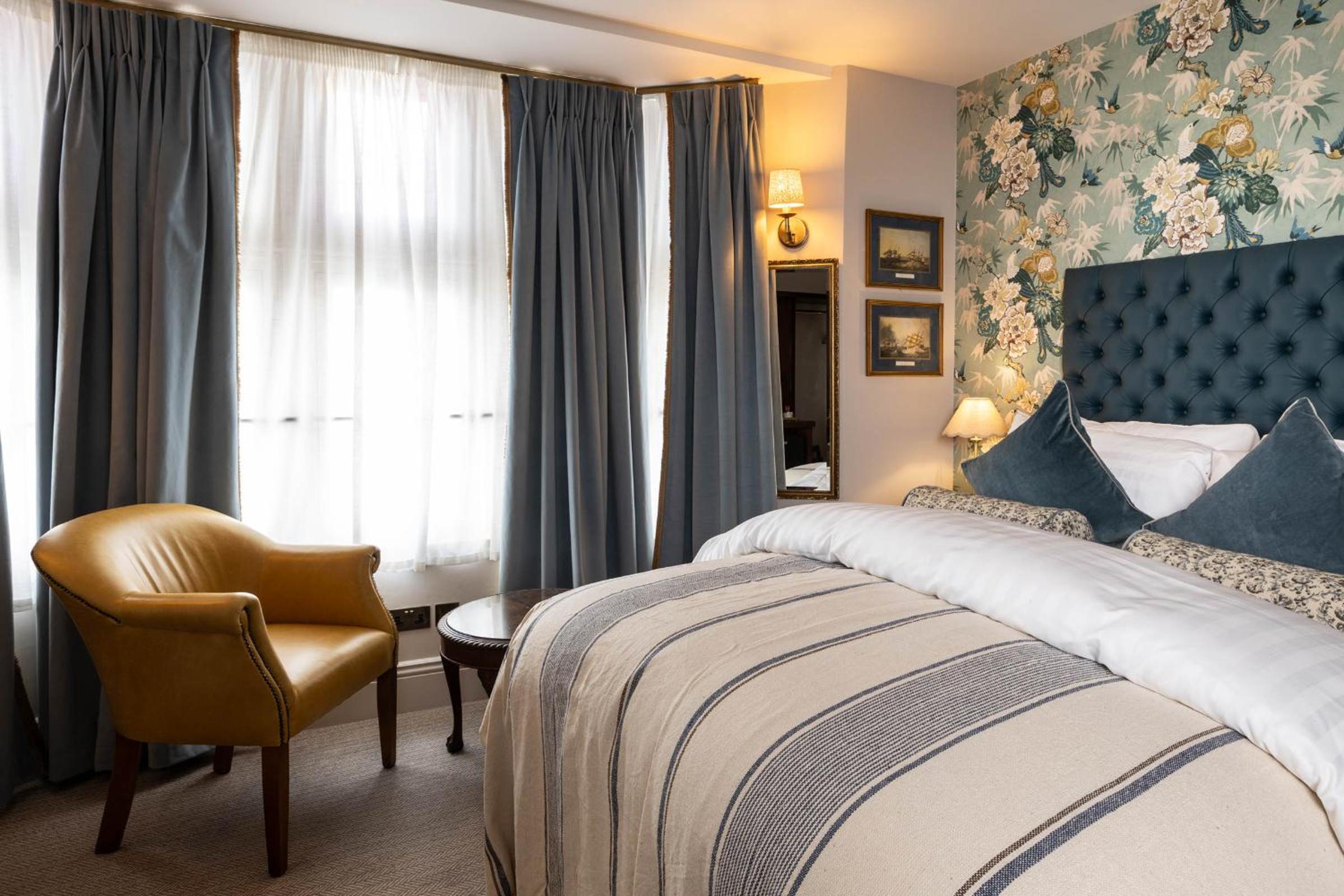 Superior King Room photo 2