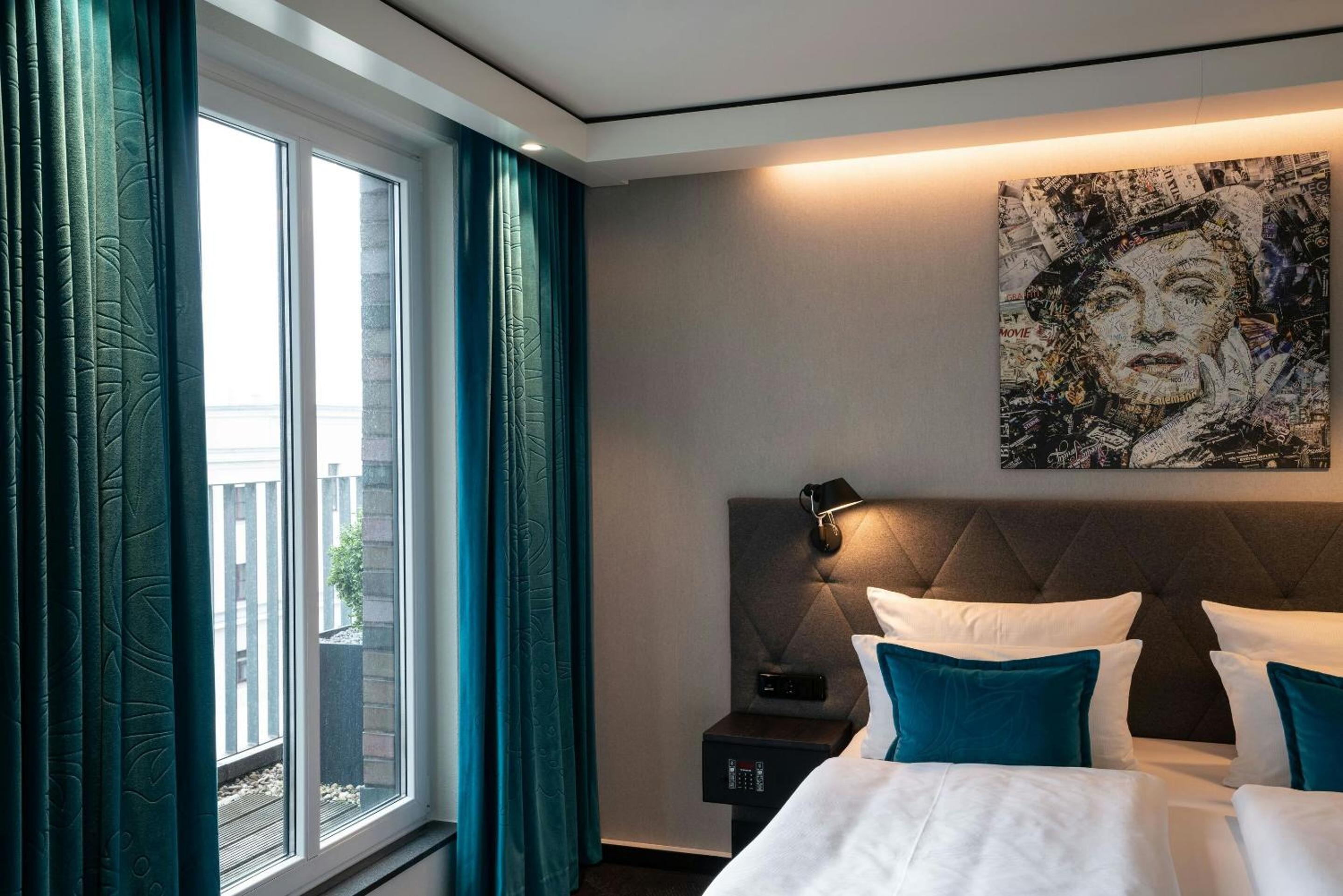 Standard Double Room with Balcony photo 2