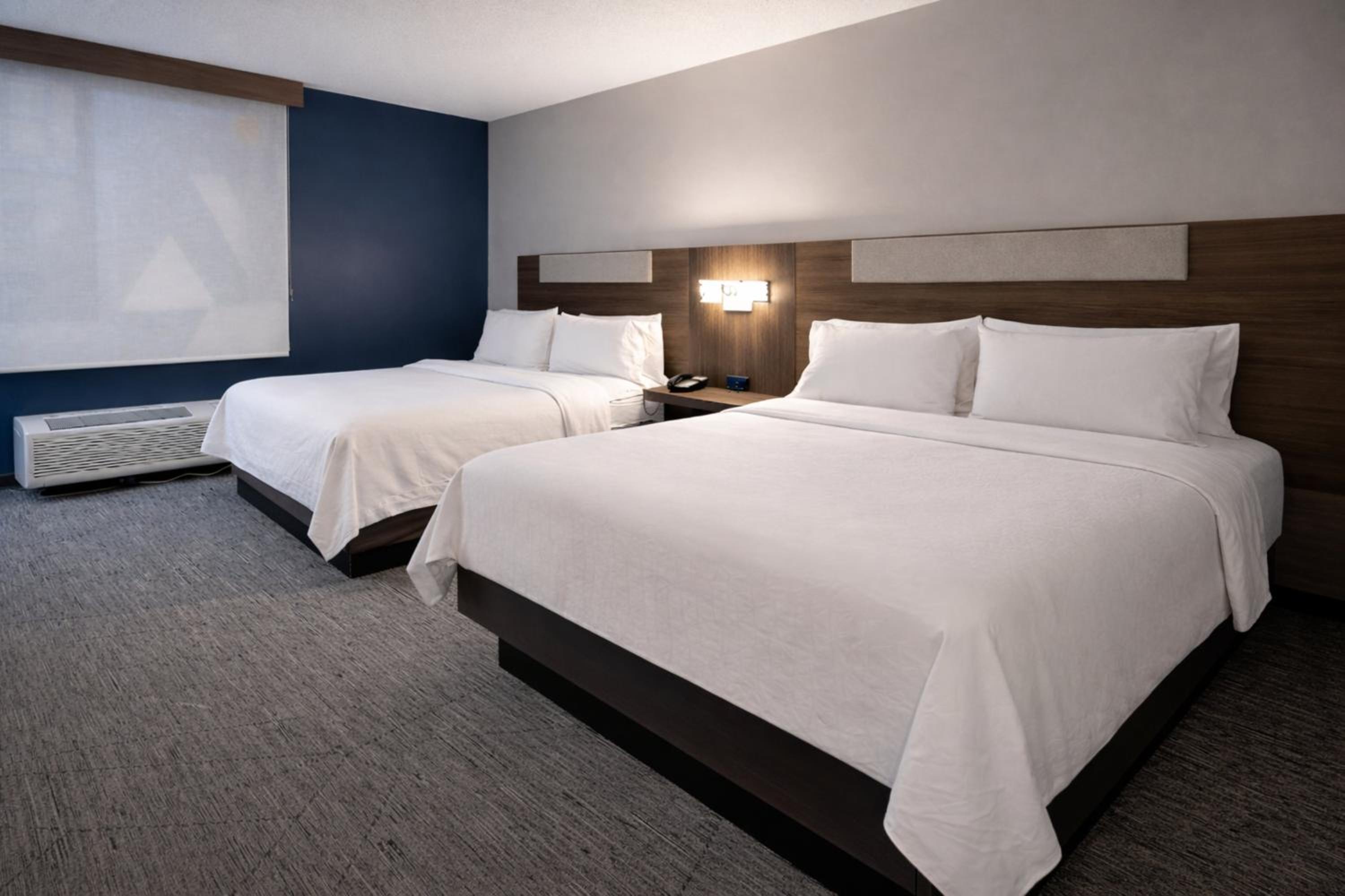Standard Queen Room with Two Queen Beds and Tub - Mobility/Communications Accessible - Photo 1