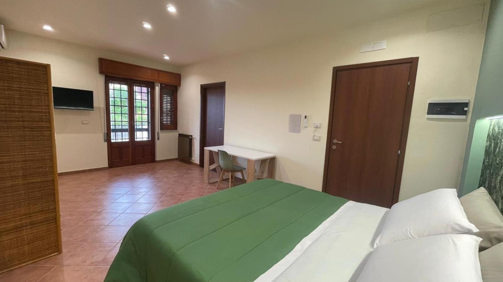 Economy Double Room photo 2