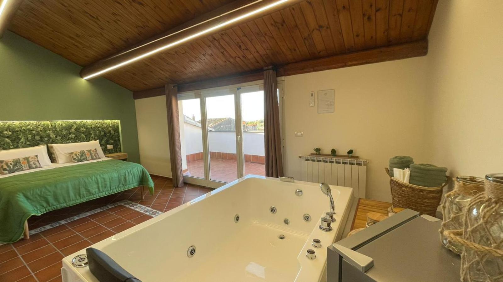 Double Room with Spa Bath photo 2