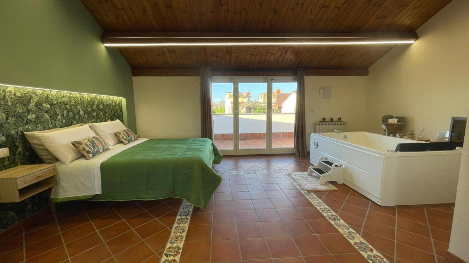 Double Room with Spa Bath photo 1