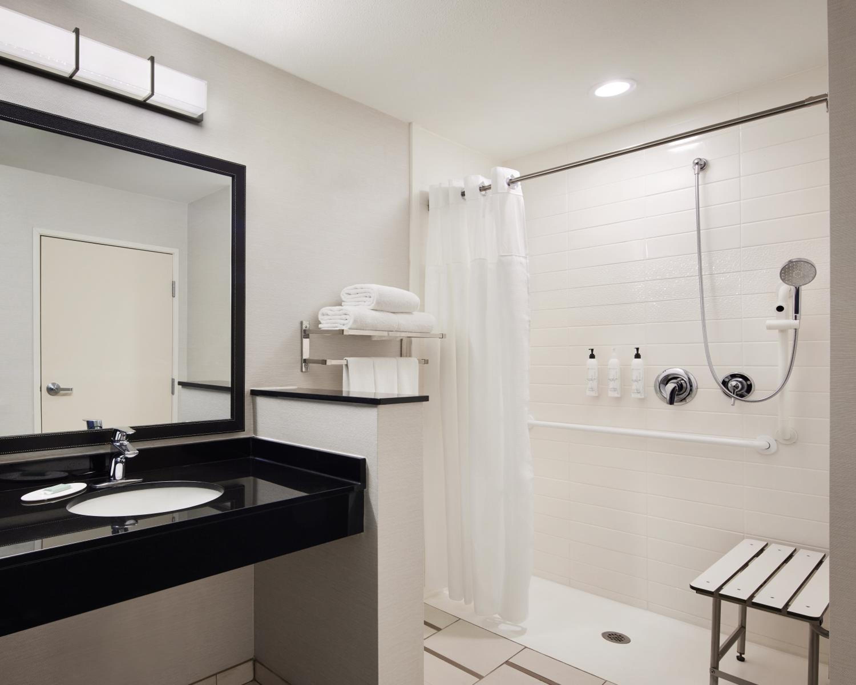 King Room with Roll-in Shower - Mobility Accessible