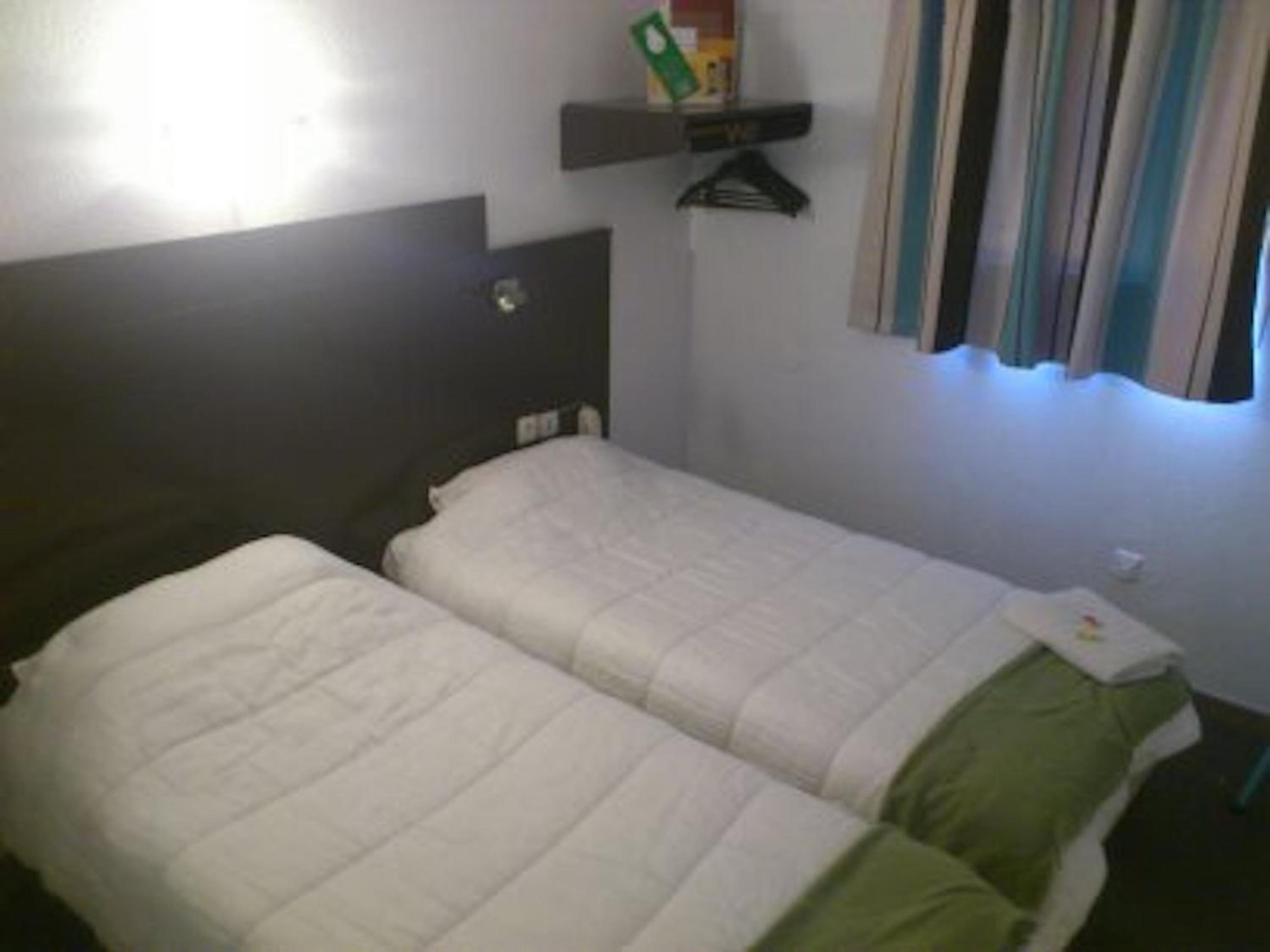 Twin Room - Photo 1