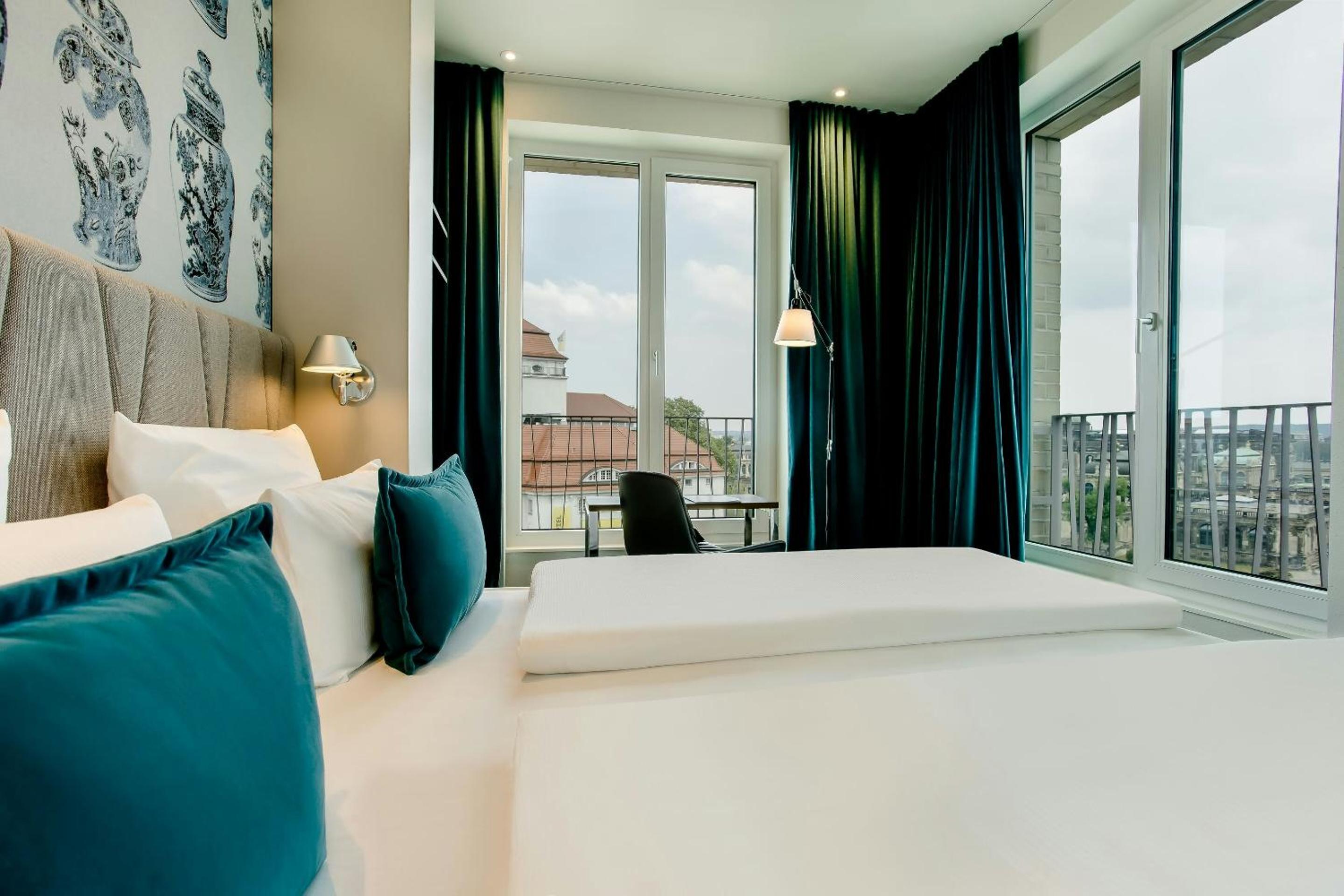 Superior King Room with view photo 2