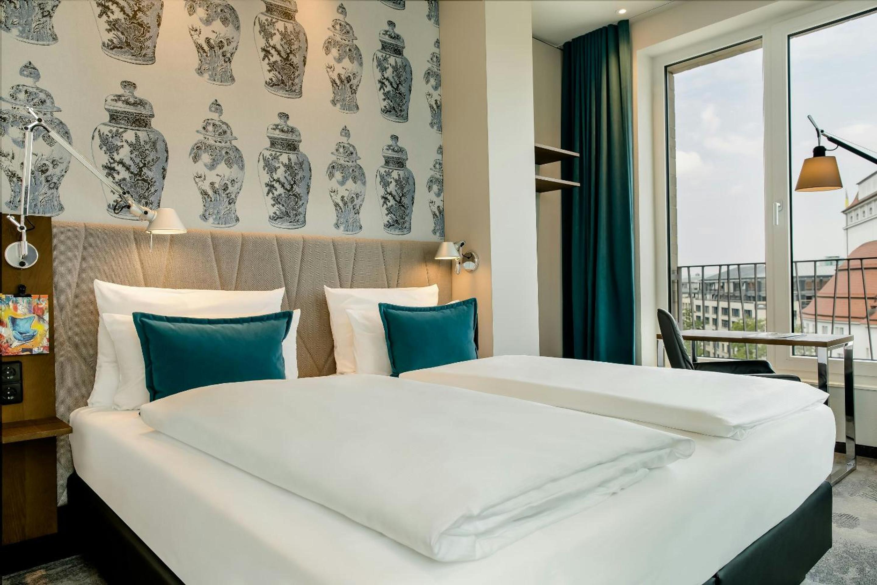 Superior King Room with view photo 1