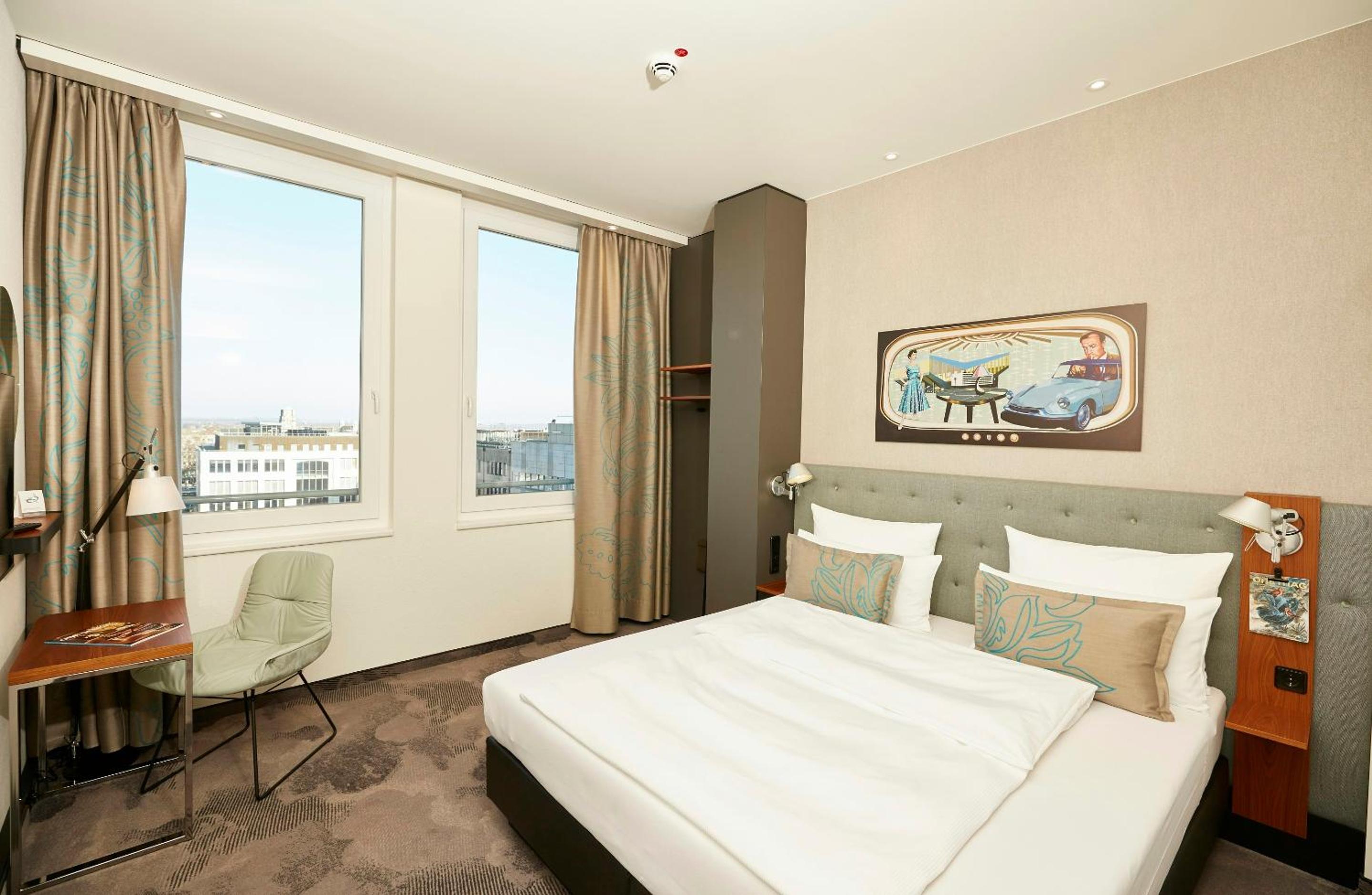 Deluxe Room (2 Adults + 1 Child) photo 3