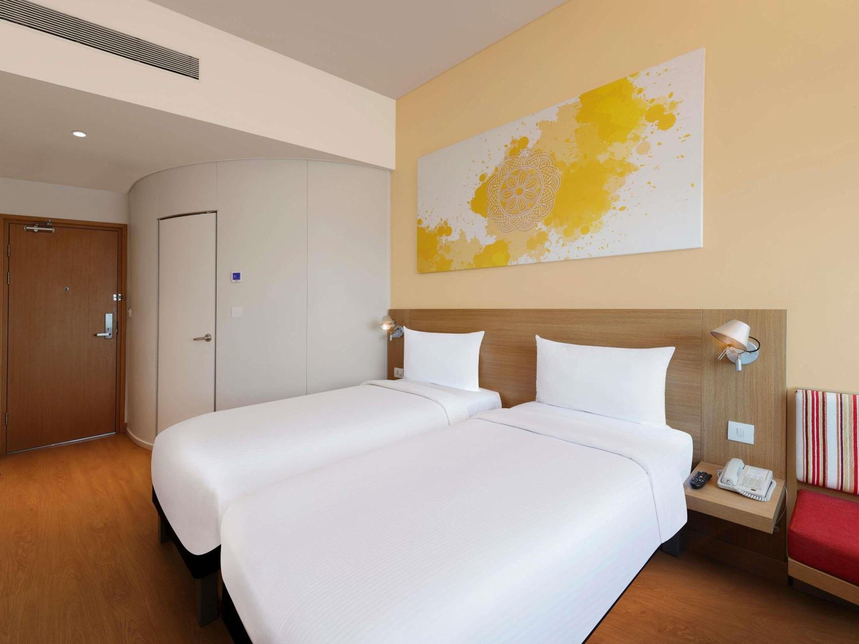Deluxe Twin Room with Mountain View - Photo 4