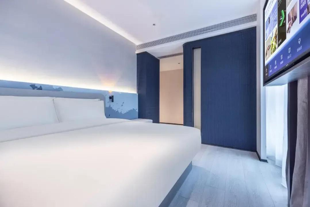 Light Double Room photo 1