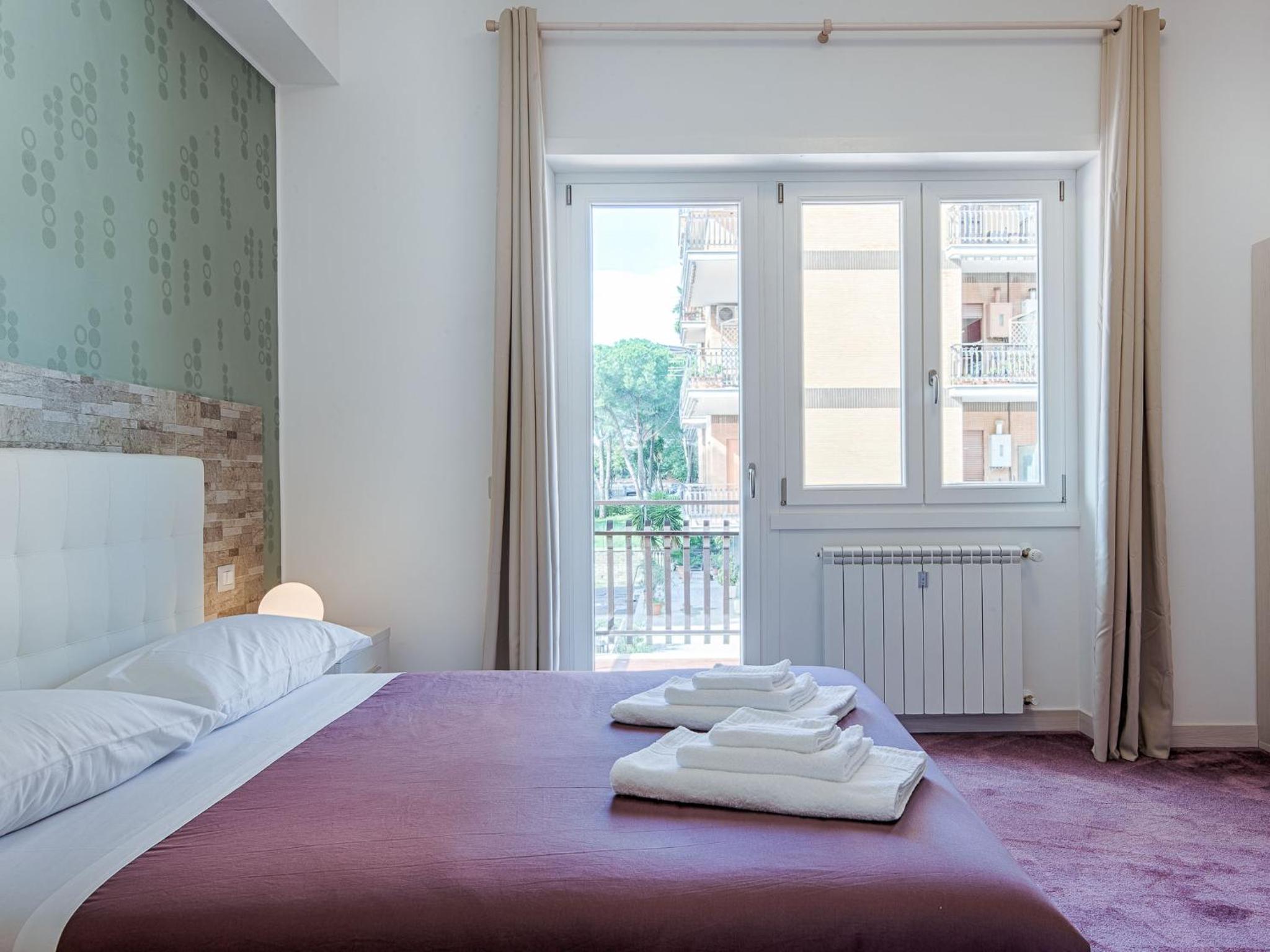 Quadruple Room with Private Bathroom and Balcony photo 2
