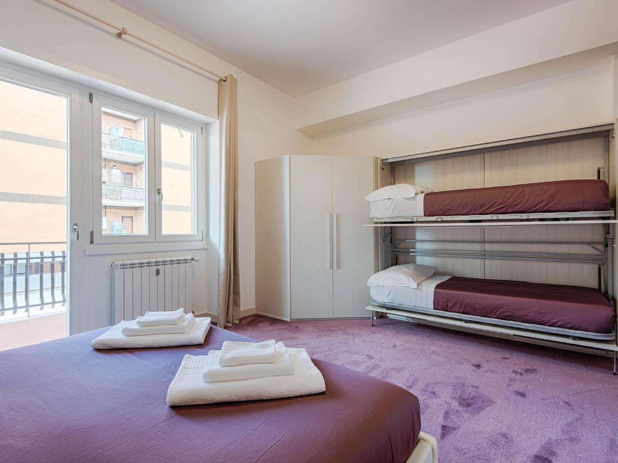 Quadruple Room with Private Bathroom and Balcony photo 3