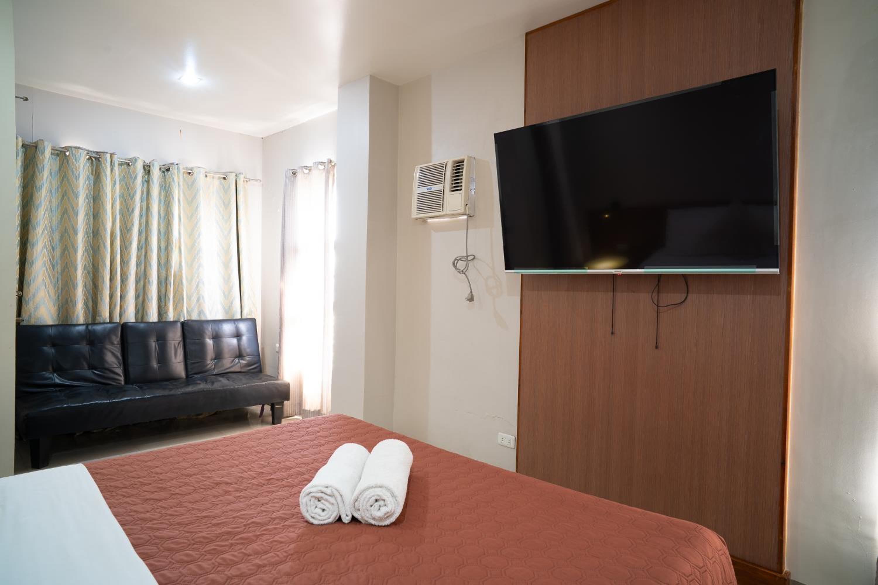 Queen Suite - Photo 4