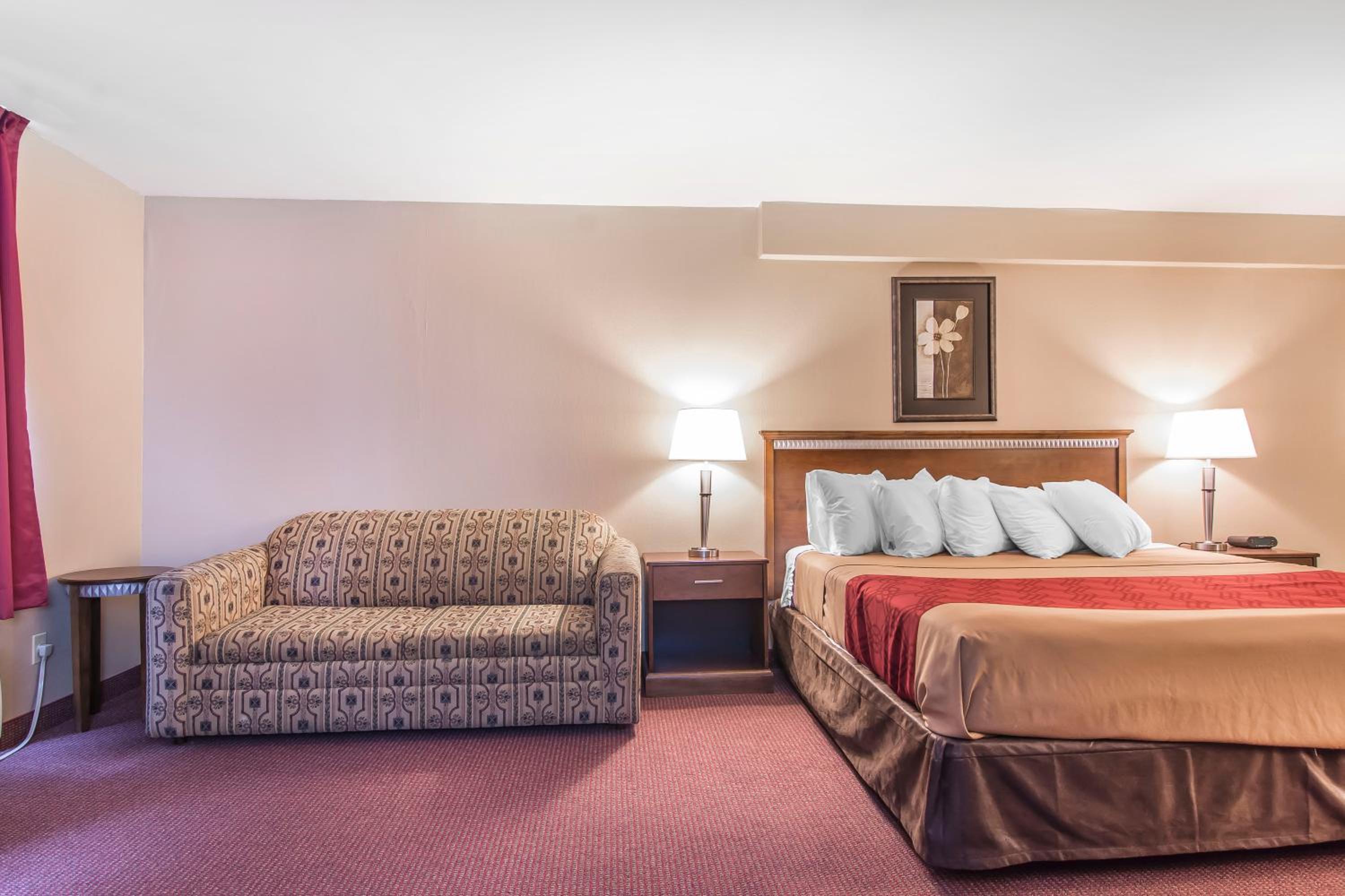 Business King Room with Sofa Bed - Non-Smoking photo 2