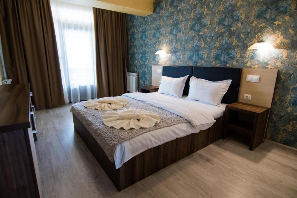 Two-Bedroom Apartment with Balcony photo 2