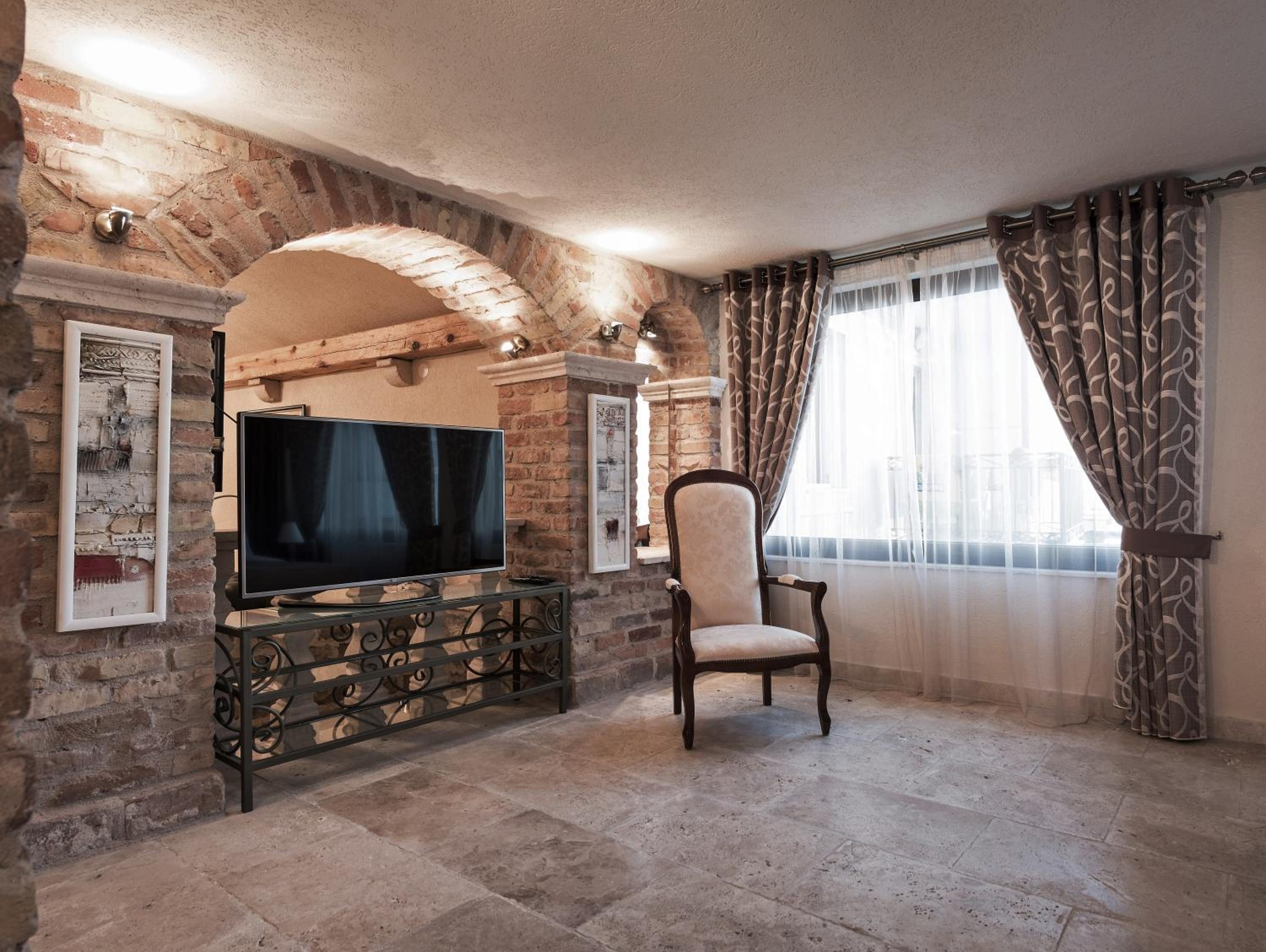 Duplex Suite - Photo 4