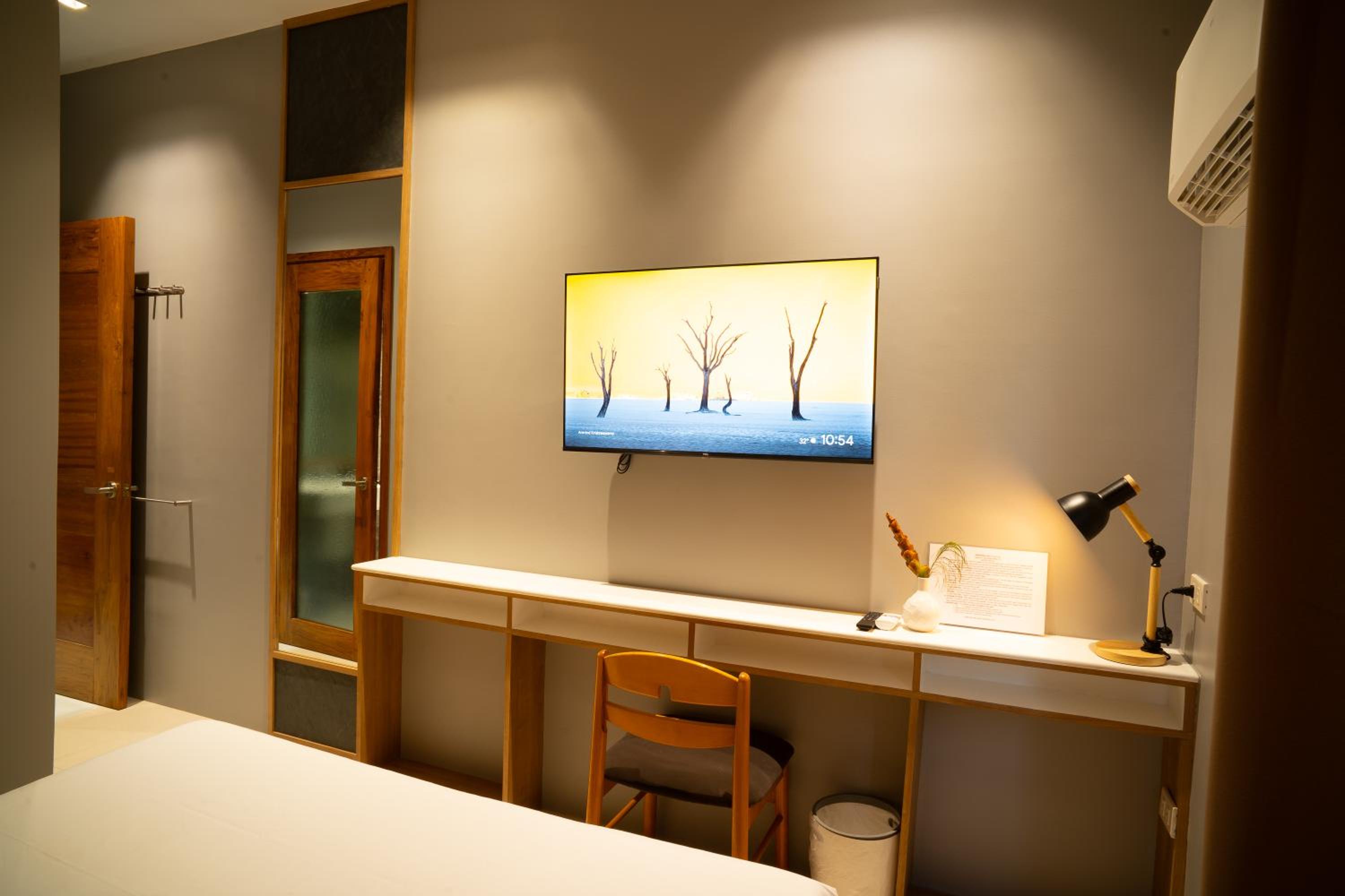 Deluxe Room - Photo 12