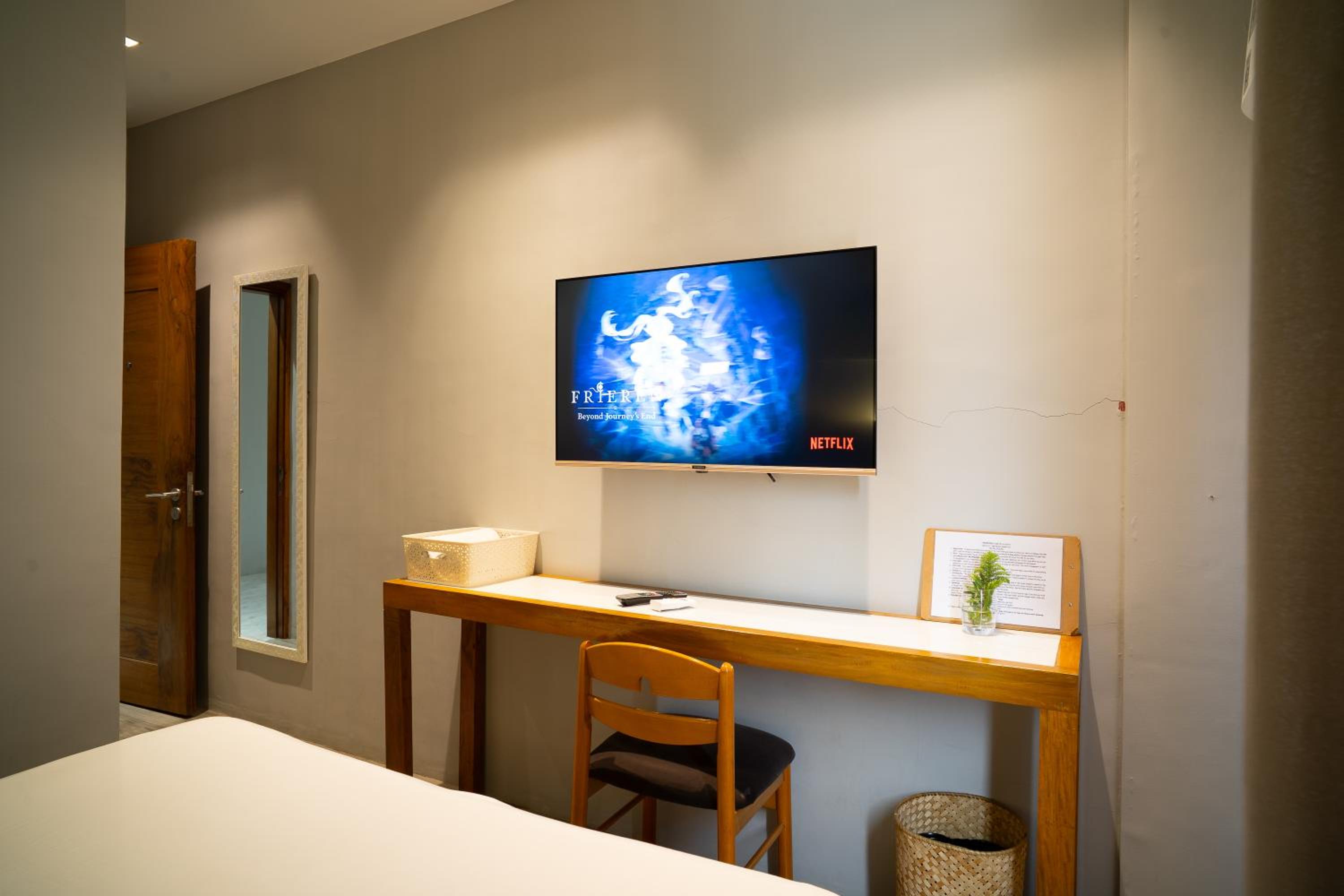 Deluxe Room - Photo 10