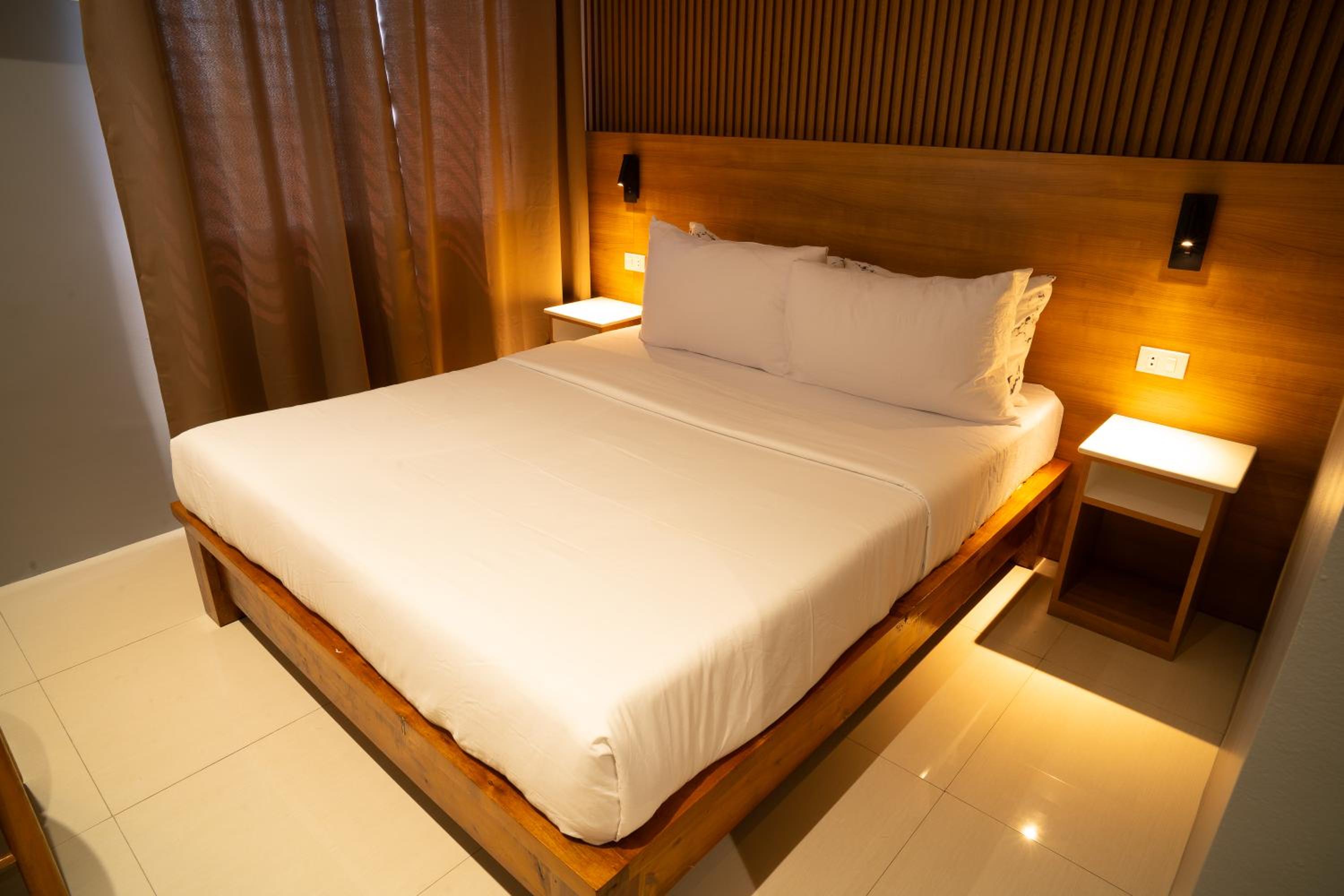 Deluxe Room - Photo 5
