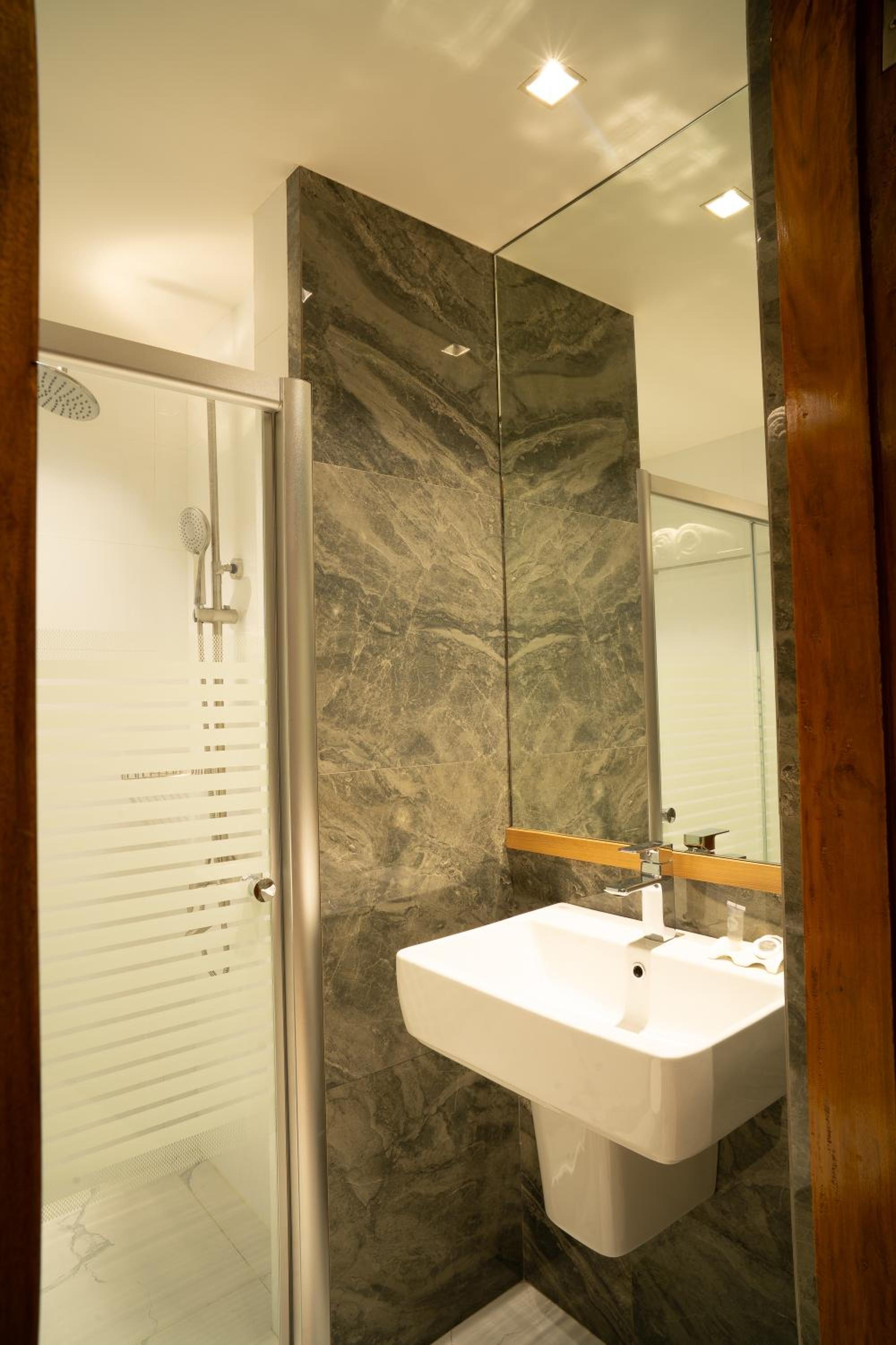 Deluxe Room - Photo 7