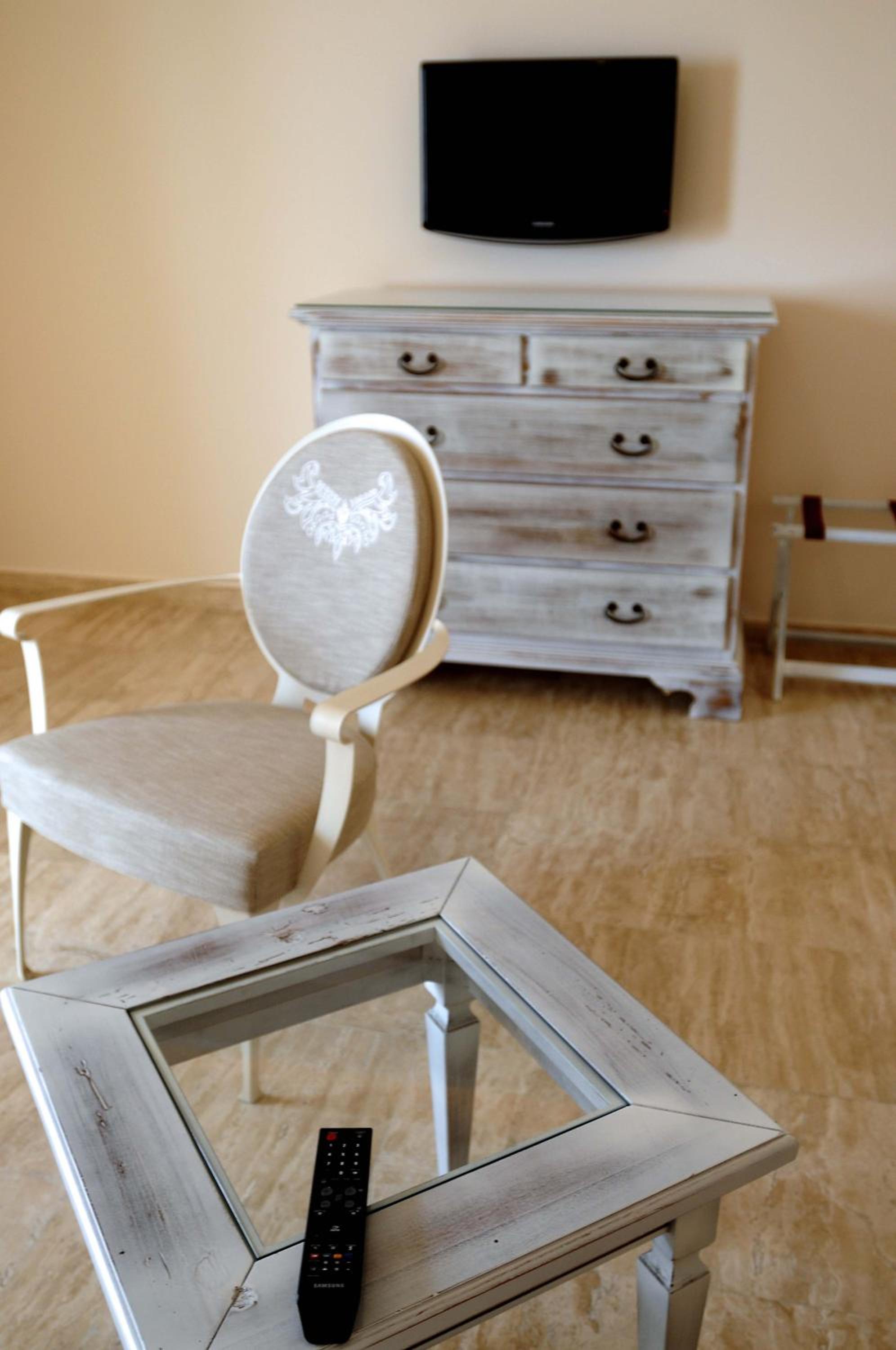Suite with Sea View (2 -3 Adults) - Photo 4