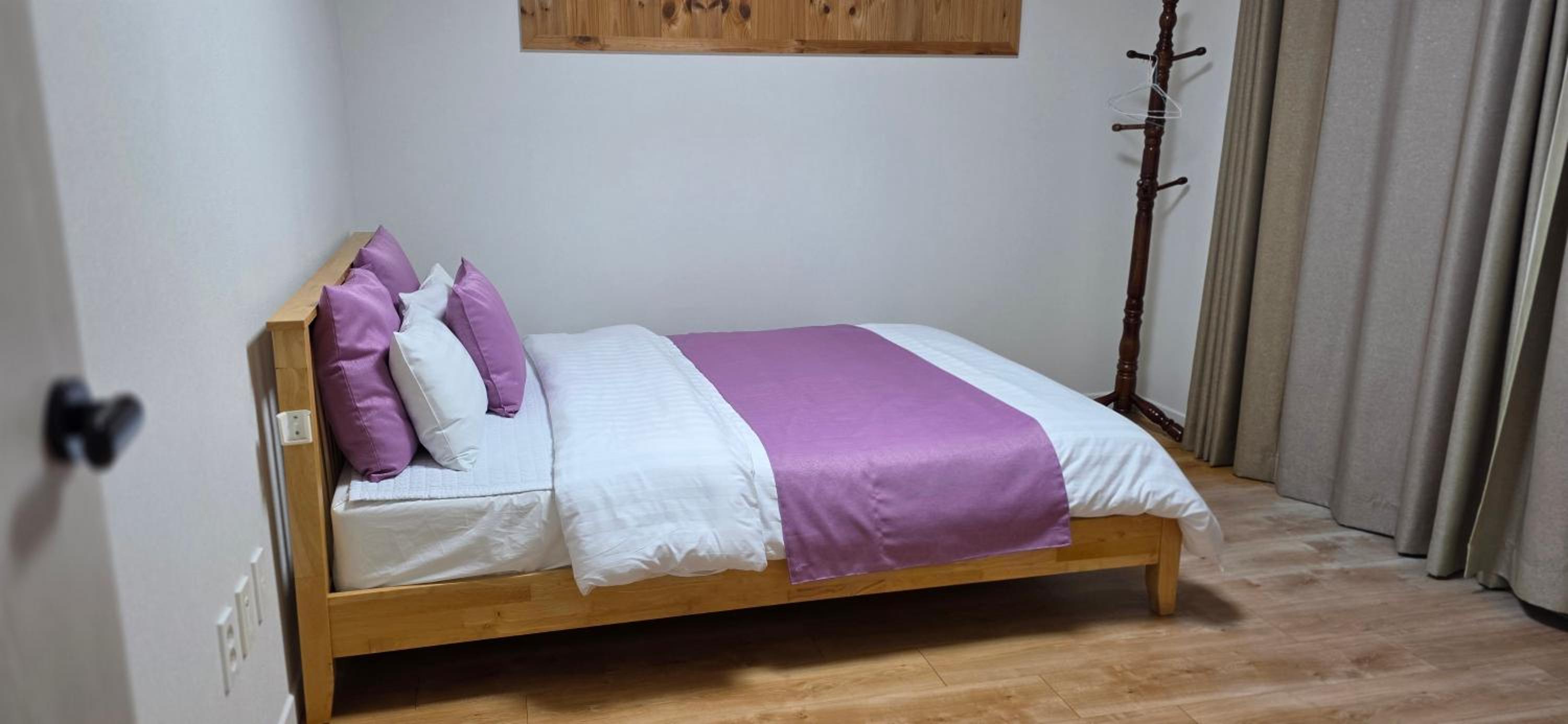 Five-Bedroom House - Photo 3