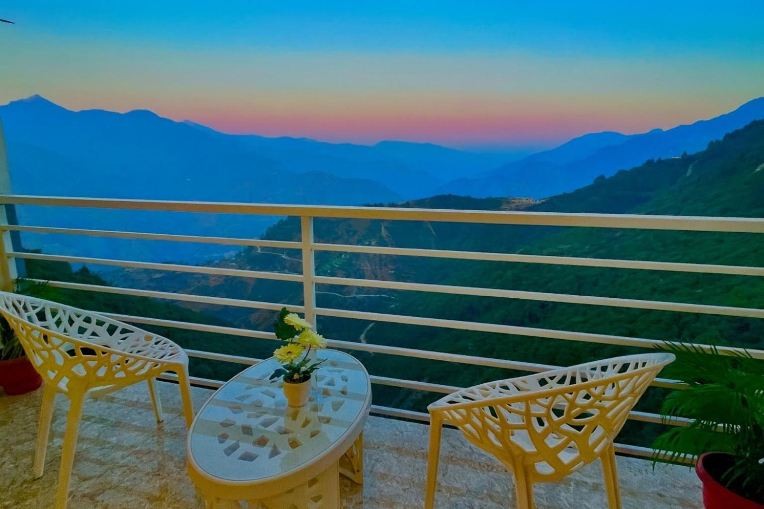 King Room with Balcony photo 2