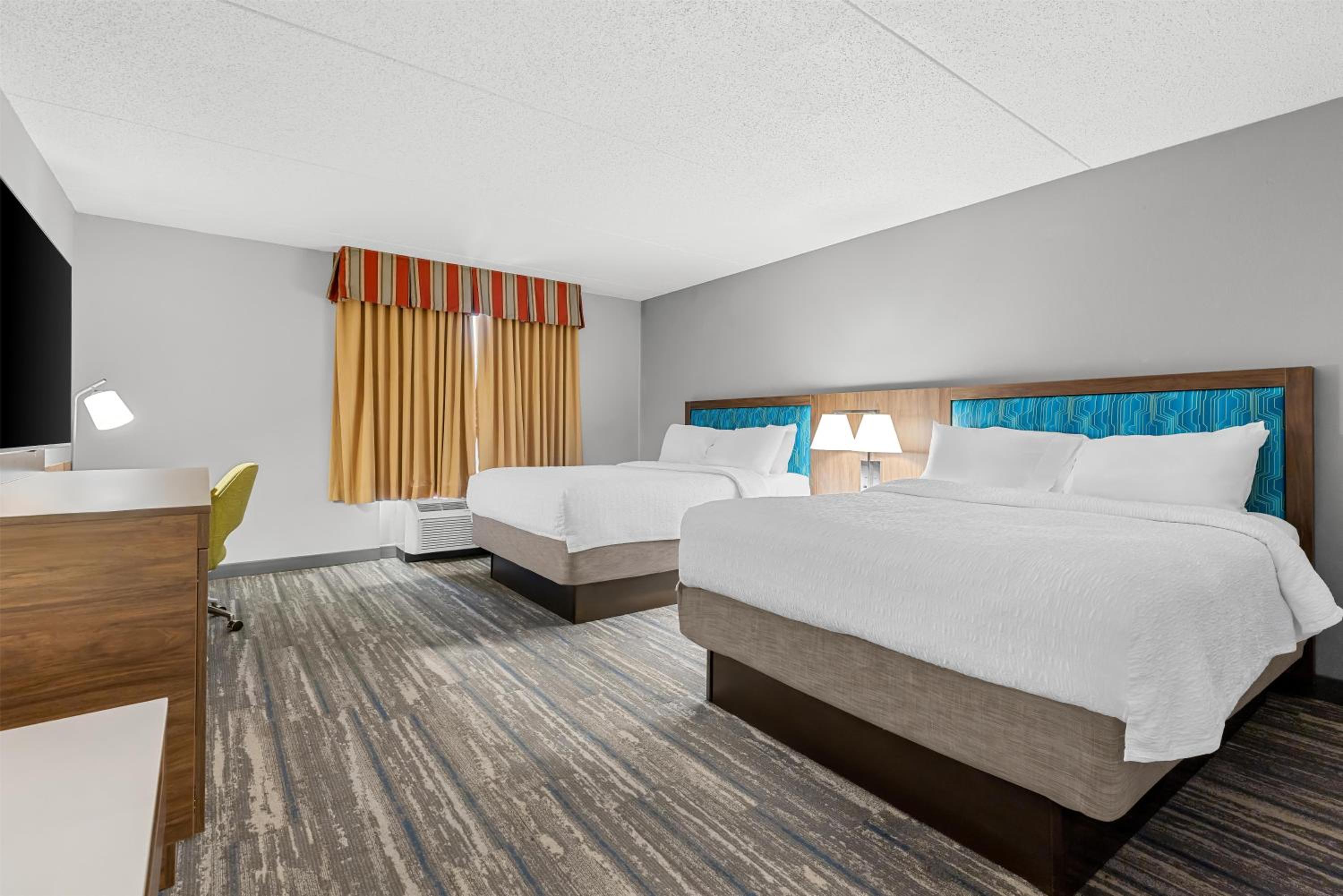 Queen Room with Two Queen Beds - Mobility Access/Non-Smoking - Photo 1