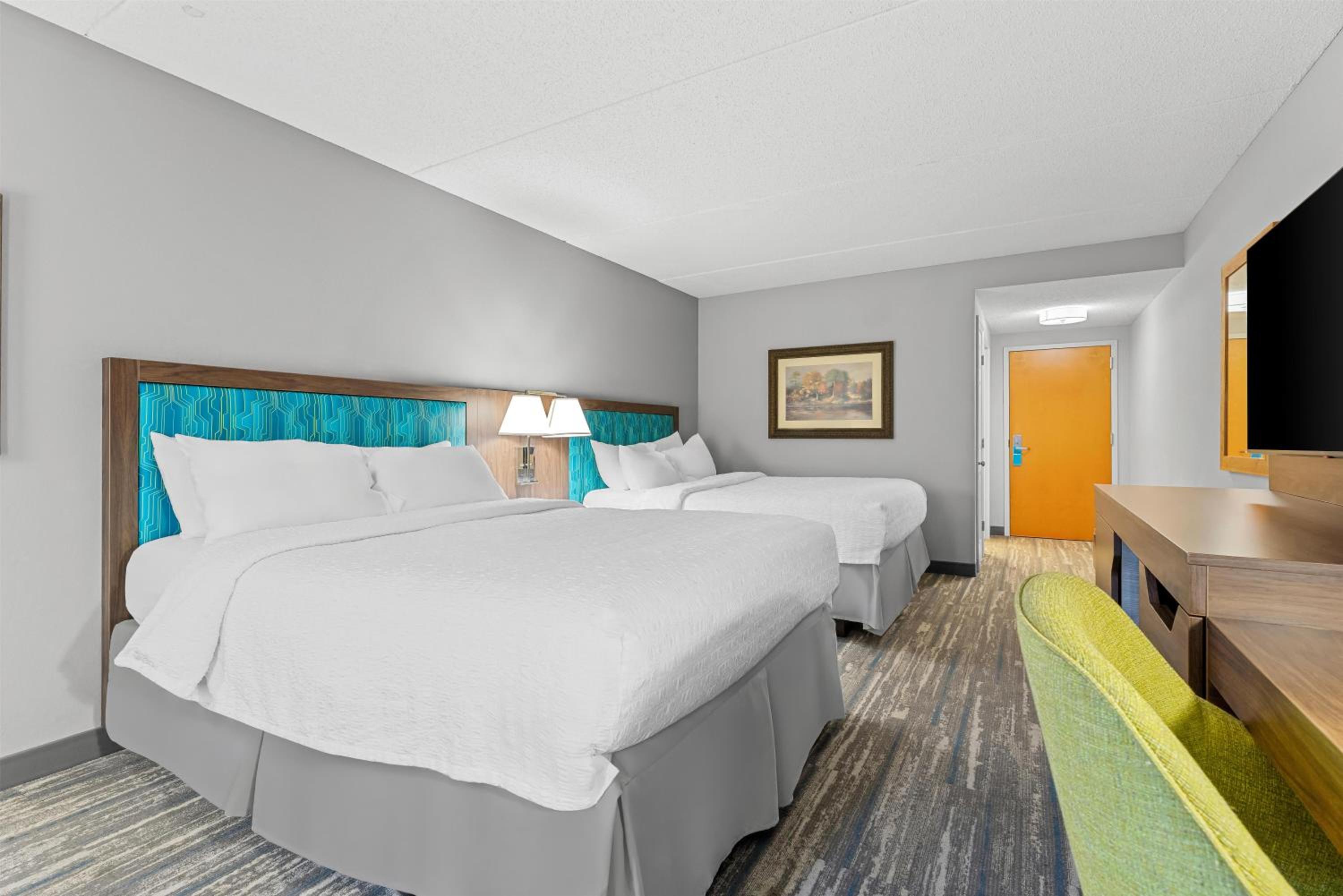 Room with Two Queen Beds - Non-Smoking - Photo 2
