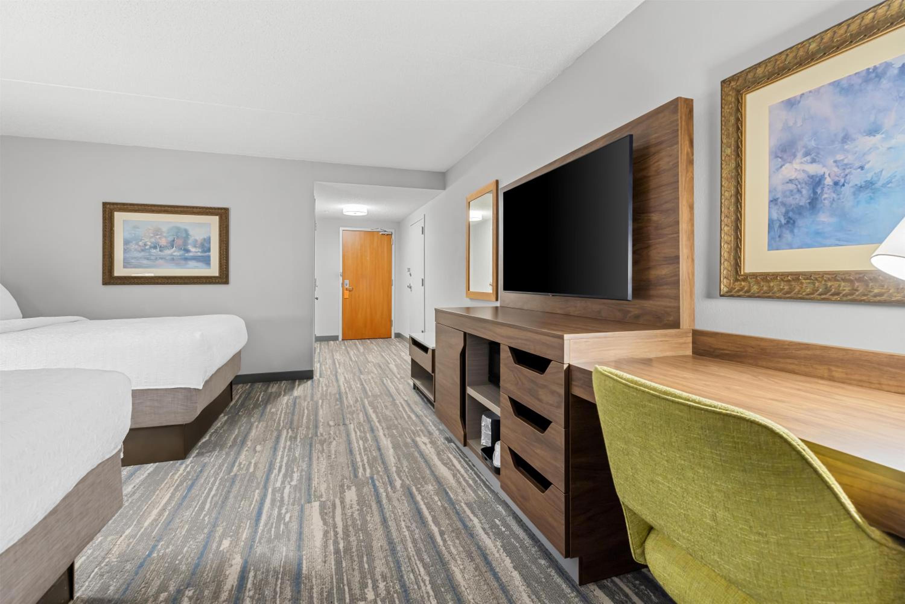 Queen Room with Two Queen Beds - Mobility Access/Non-Smoking - Photo 2