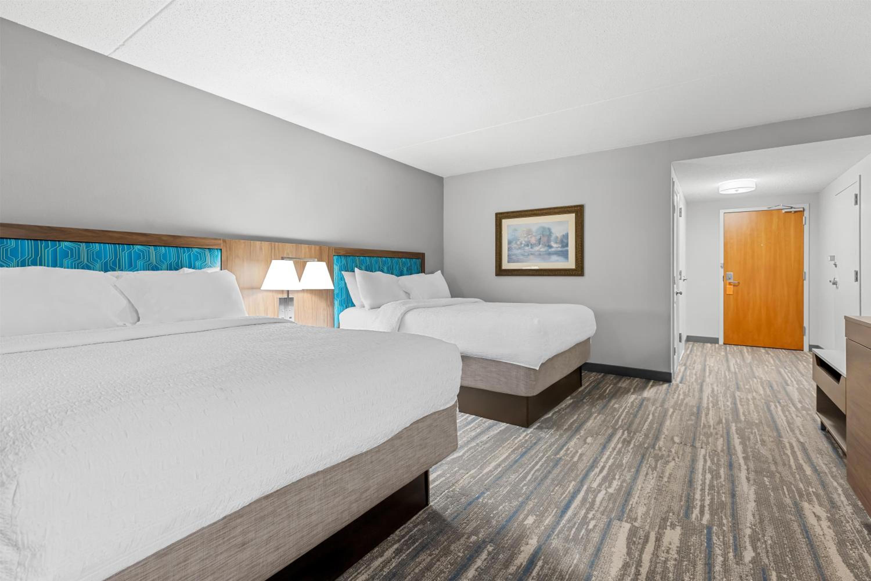 Queen Room with Two Queen Beds - Mobility Access/Non-Smoking - Photo 4