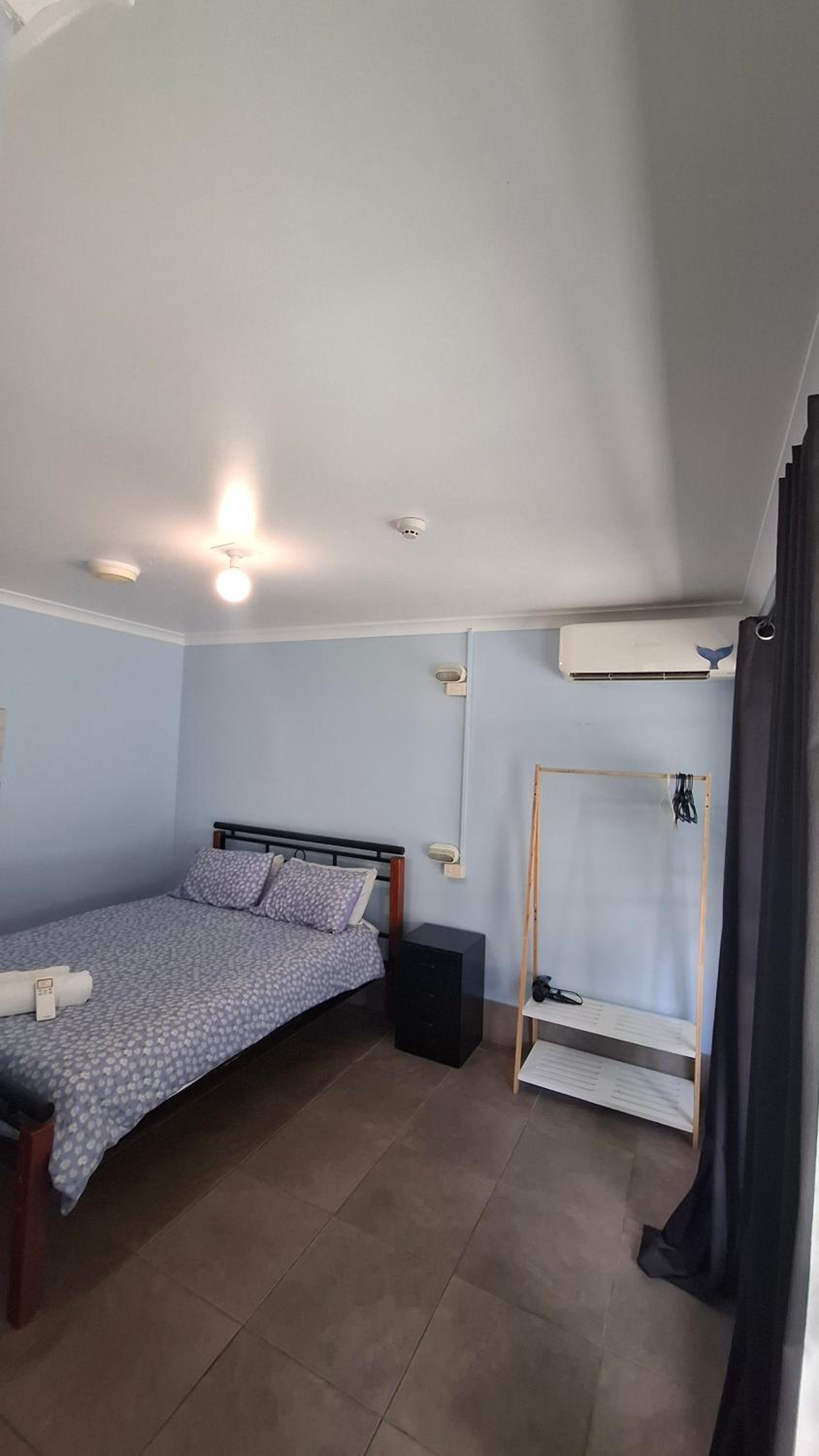 Standard Double Room with Shared Bathroom - Photo 2