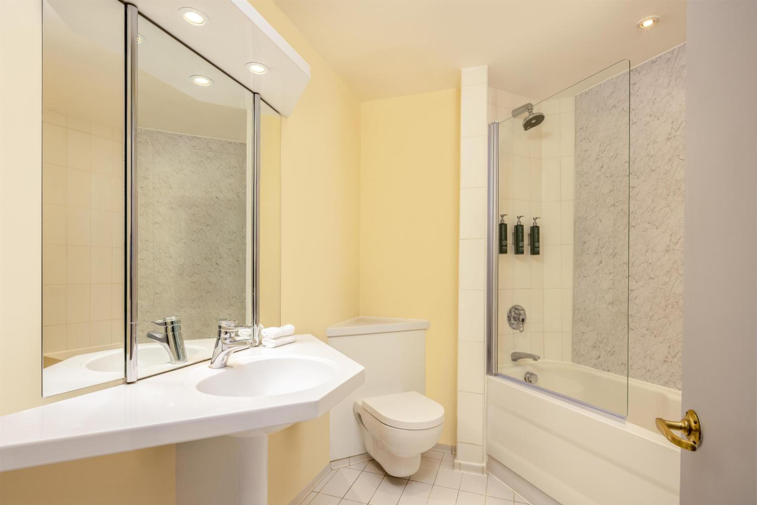 King Guest Room - Photo 1