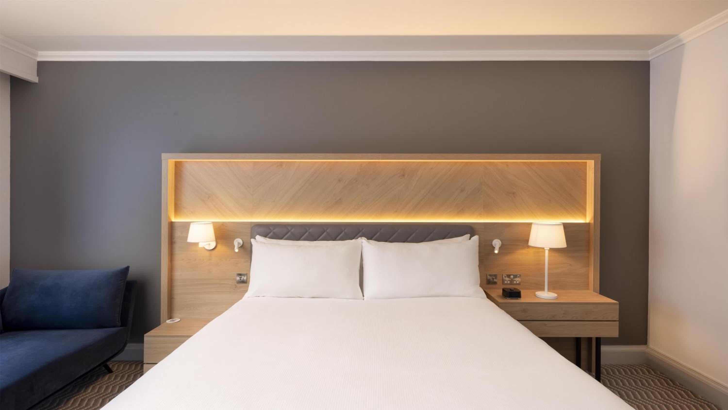 Deluxe King Room - Photo 2