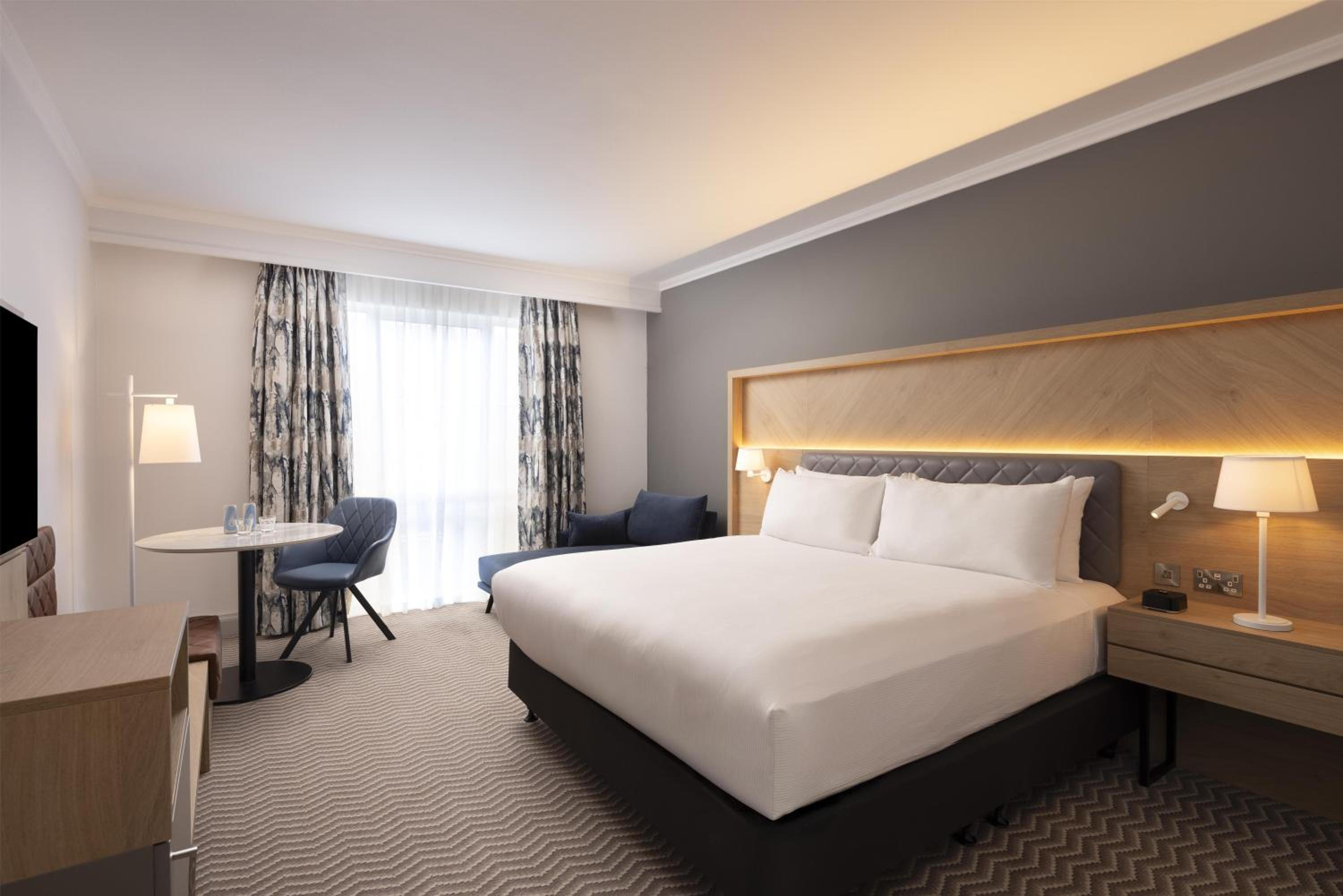 Deluxe King Room - Photo 3
