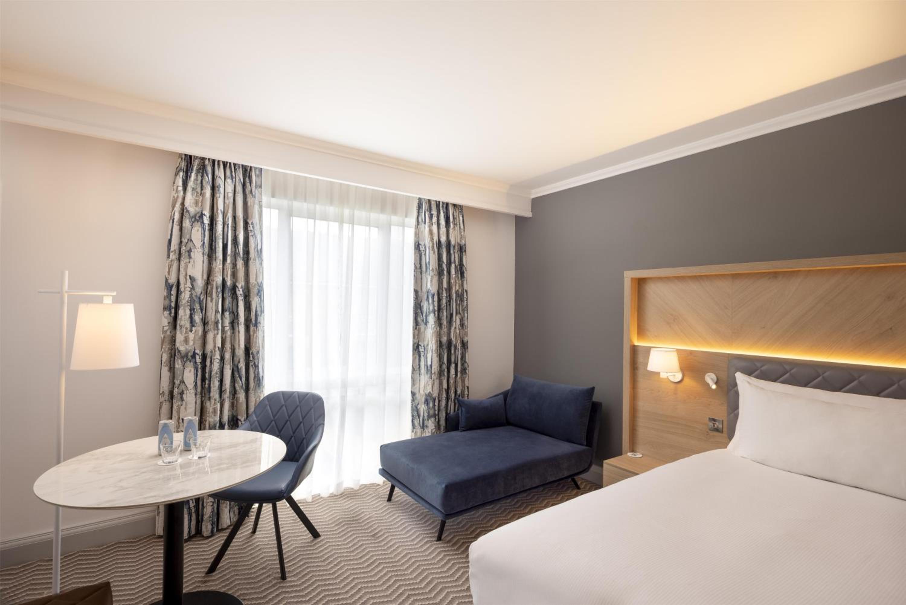Deluxe King Room - Photo 4
