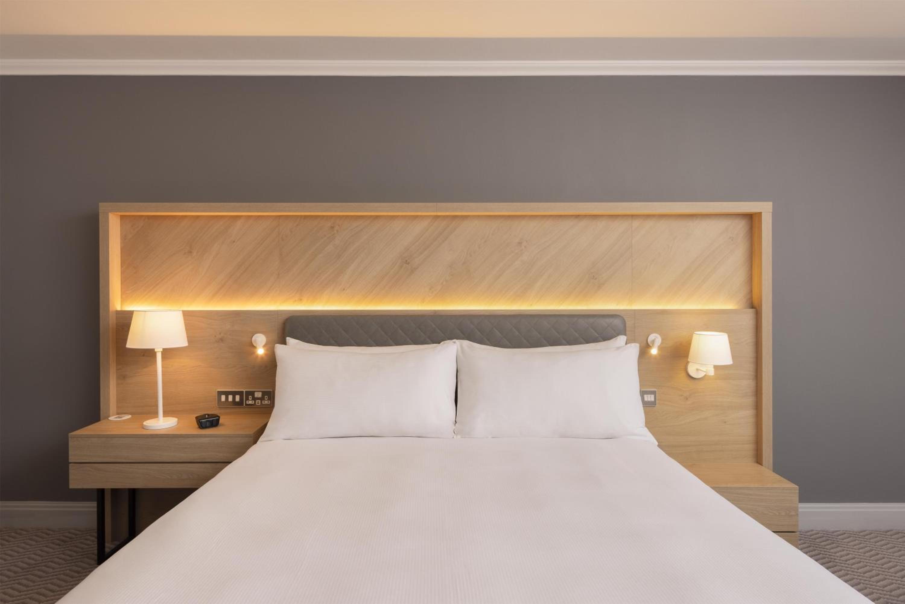 King Guest Room - Photo 3