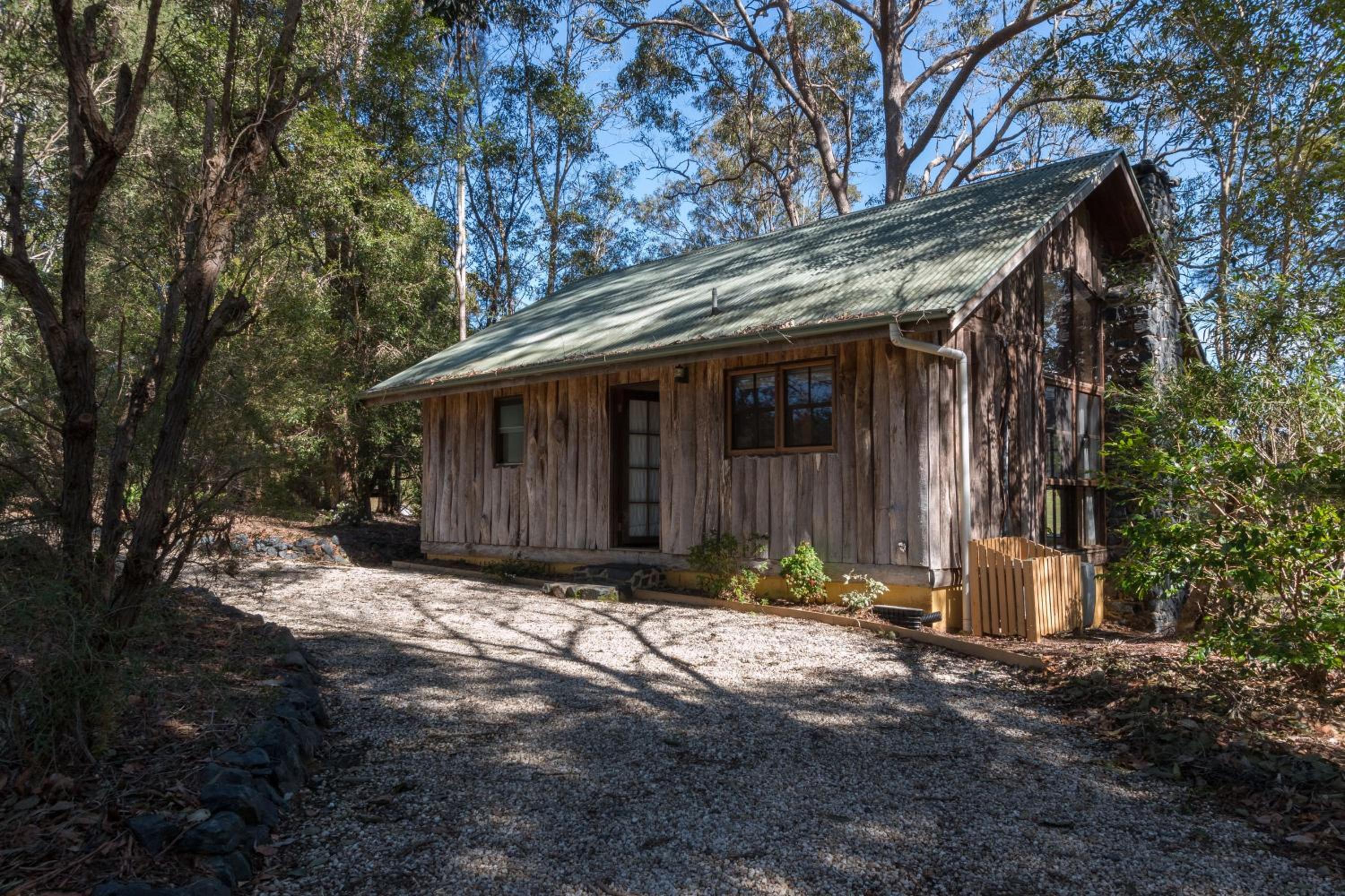 One-Bedroom Retro Cottage - 5  photo 2