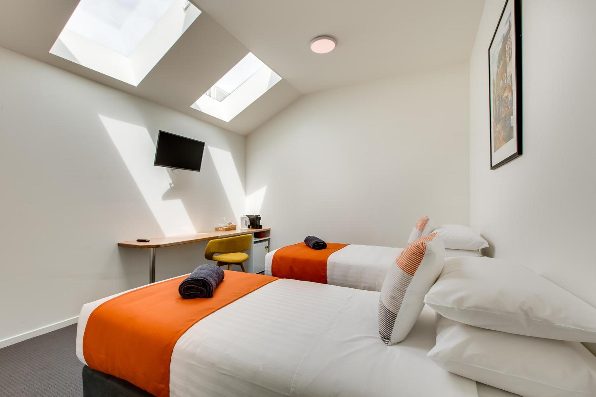 the MONA TWIN - INTERNAL SKYLIGHT ROOM 7