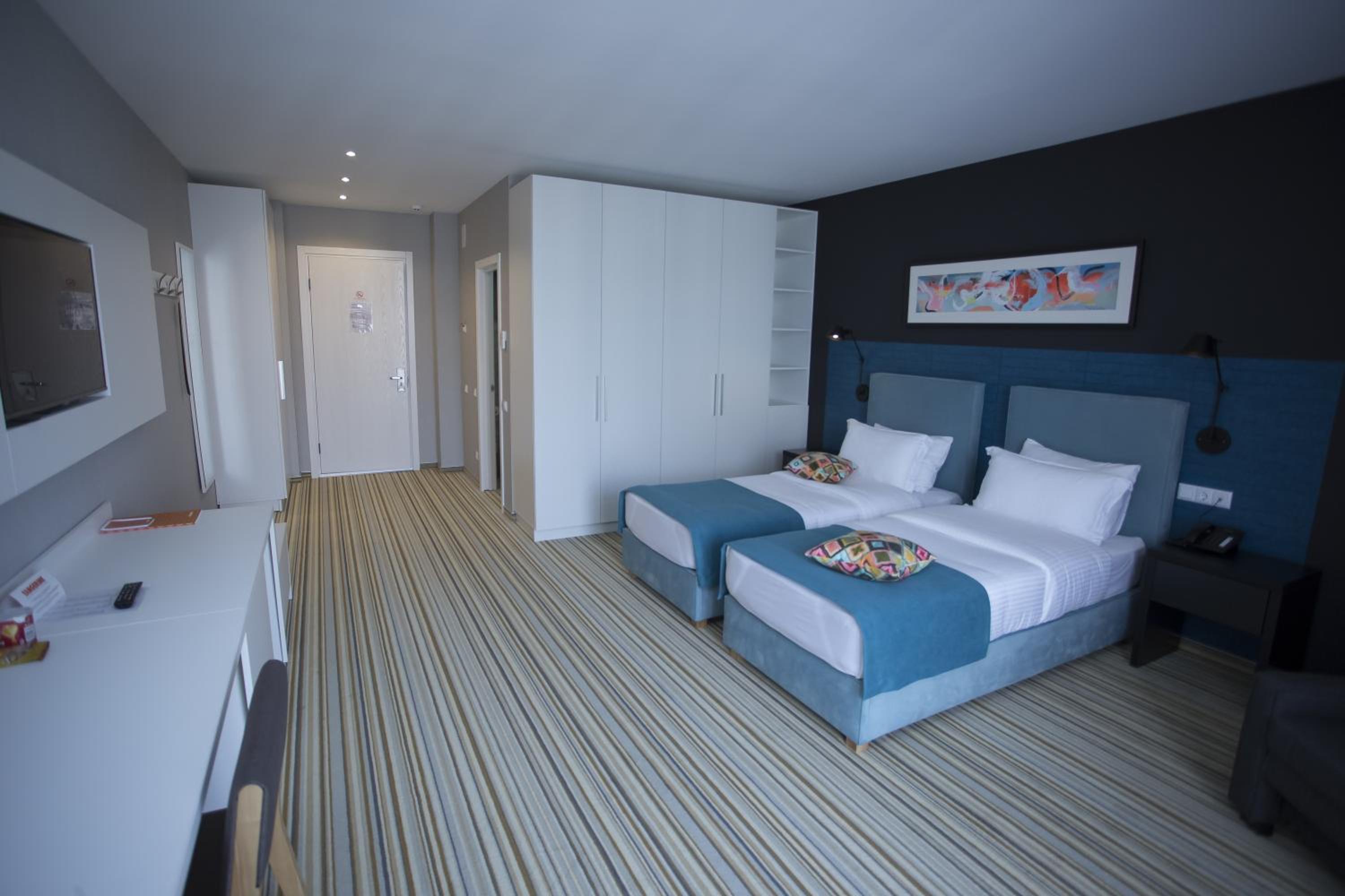 Deluxe Triple Room - Photo 19