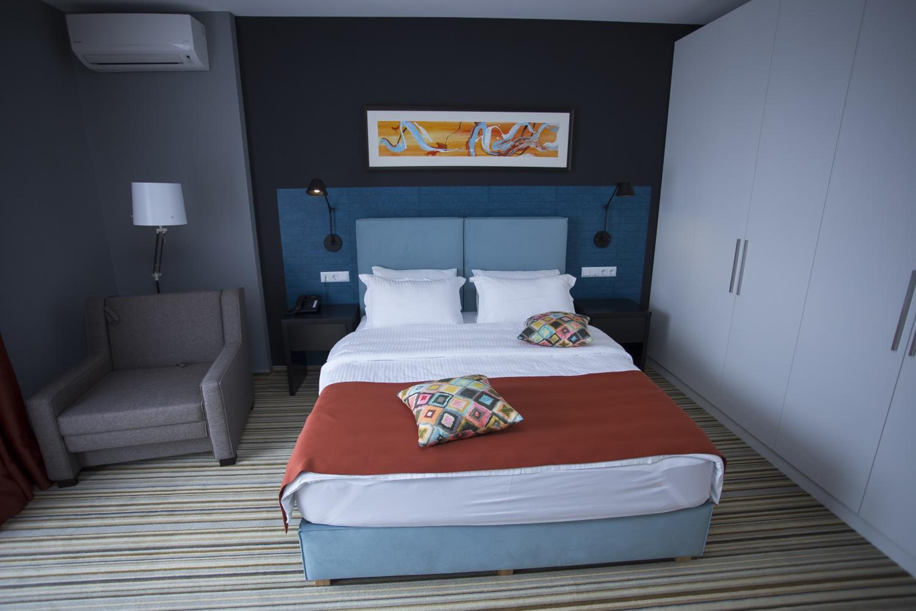 Deluxe Triple Room - Photo 13