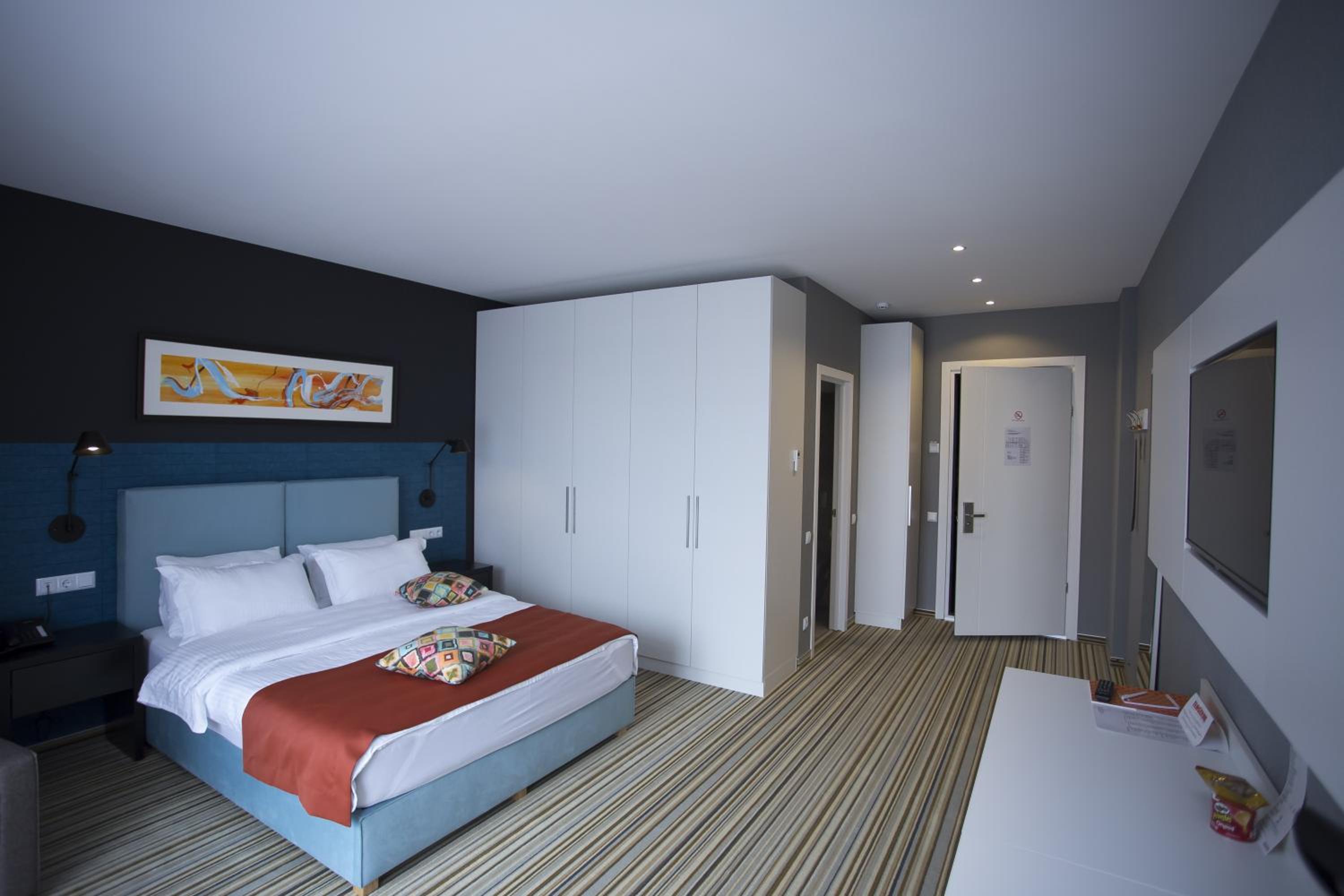 Deluxe Triple Room - Photo 12
