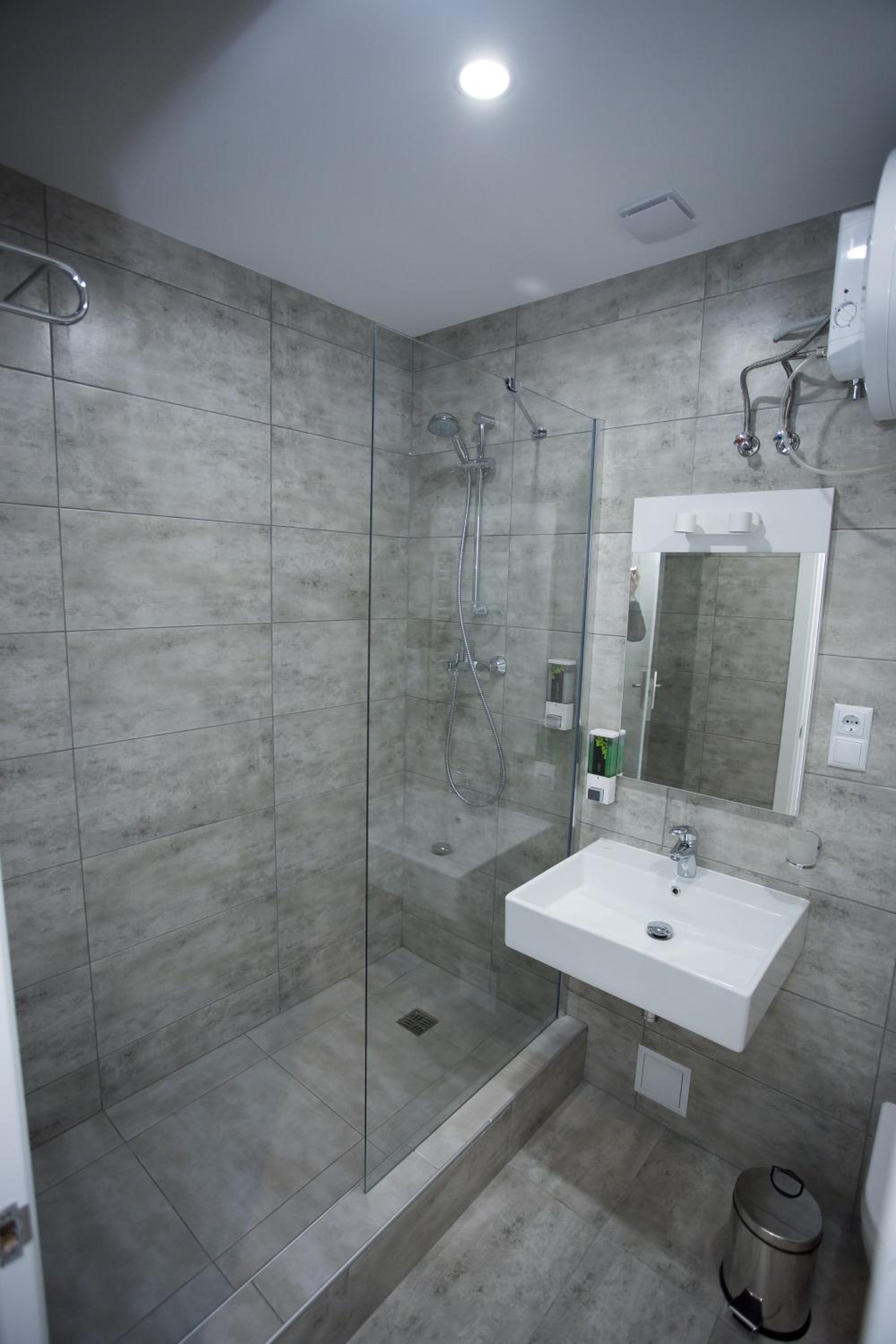 Deluxe Triple Room - Photo 11